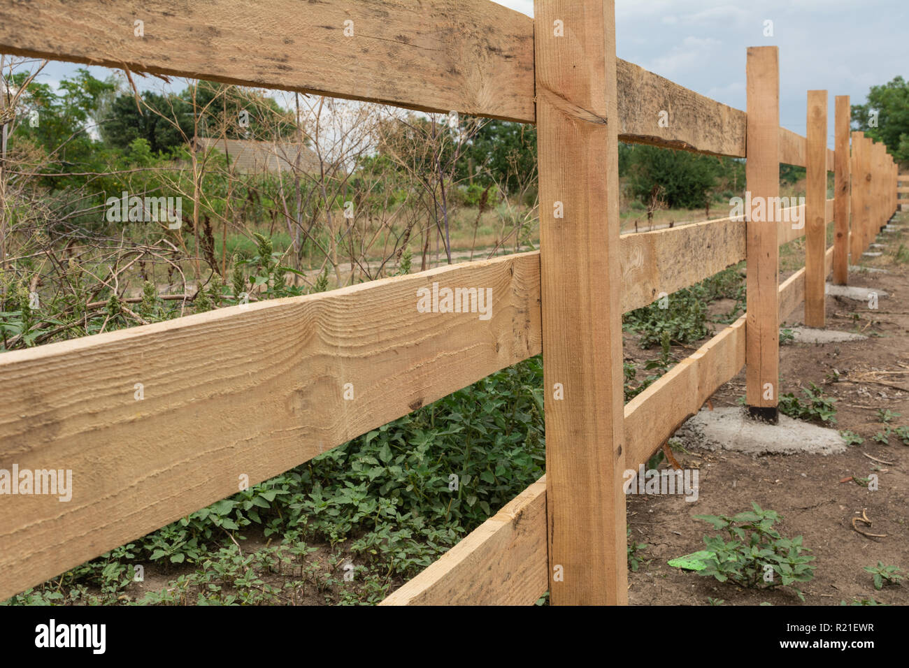 Cl ture De Style Ranch Cl ture En Bois En Milieu Rural Sur L herbe cl-ture-de-style-ranch-cl-ture-en-bois-en-milieu-rural-sur-l-herbe