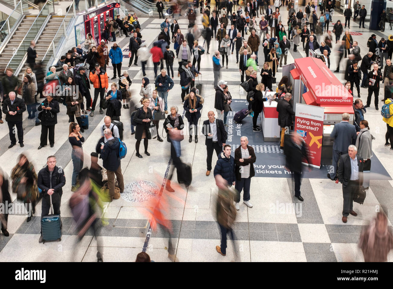 UK, London-Commuters sur Liverpool Street Station Banque D'Images