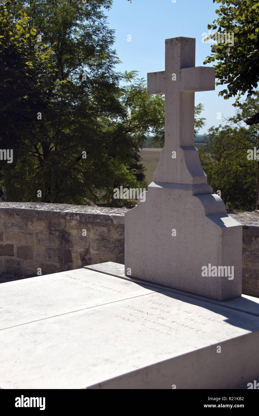 L'ancien président de la France la tombe de Charles de Gaulle à l'église de Colombey-les-Deux-églises, Haute-Marne, France. Banque D'Images