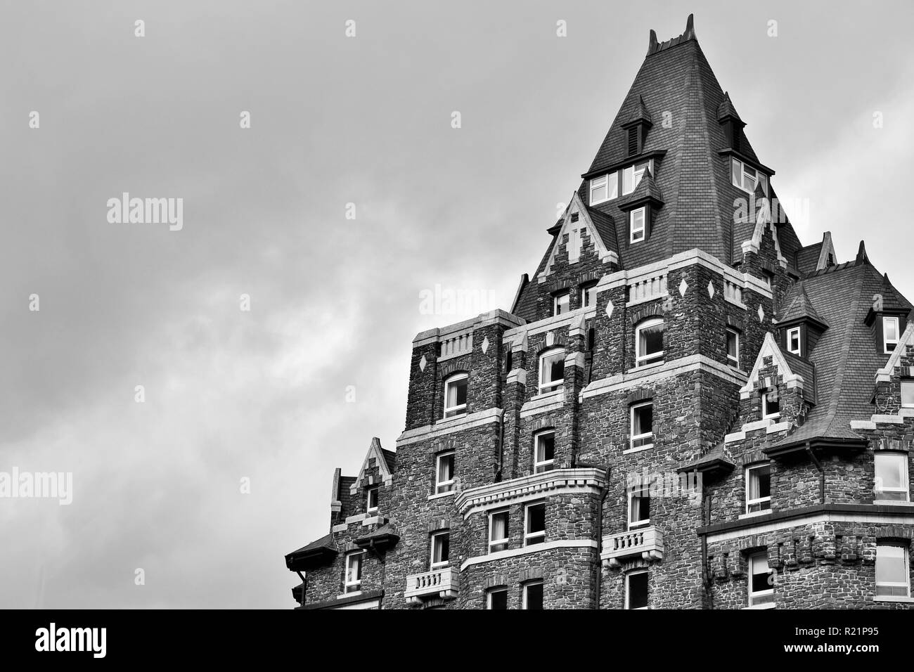 Fairmount Banff Springs Hotel en noir et blanc Banque D'Images