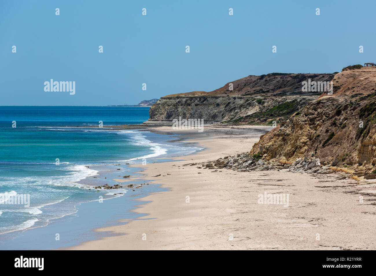 La belle plage de Port Alan Jaume & fils et ses eaux turquoises sur une calme journée ensoleillée le 15 novembre 2018 Banque D'Images