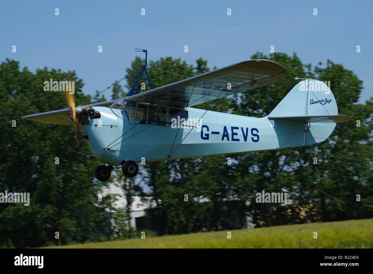 Aeronca 100, monoplan G-AEVS, à l'aérodrome de Breighton, Banque D'Images