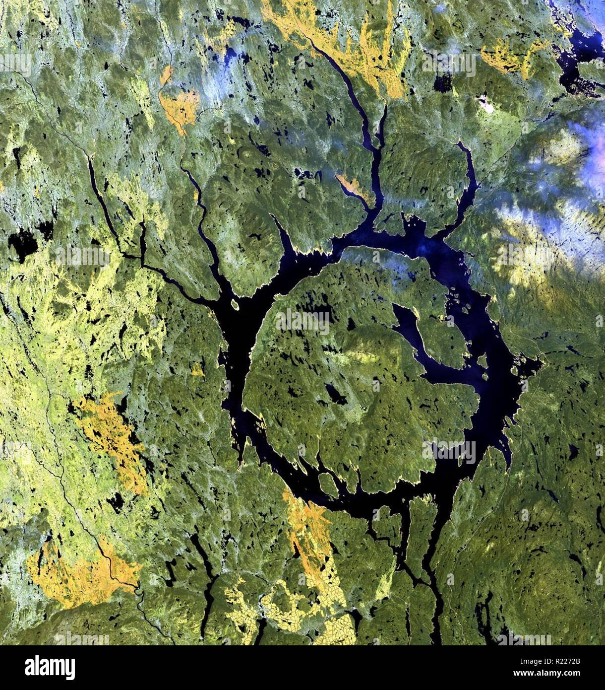 Structure d'impact de Manicouagan au Québec, Canada. le cratère. daté à 214 millions d'années. Il a été proposé que l'impact a été créé par un astéroïde d'un diamètre d'environ 3.1 milles (5 kilomètres). Banque D'Images