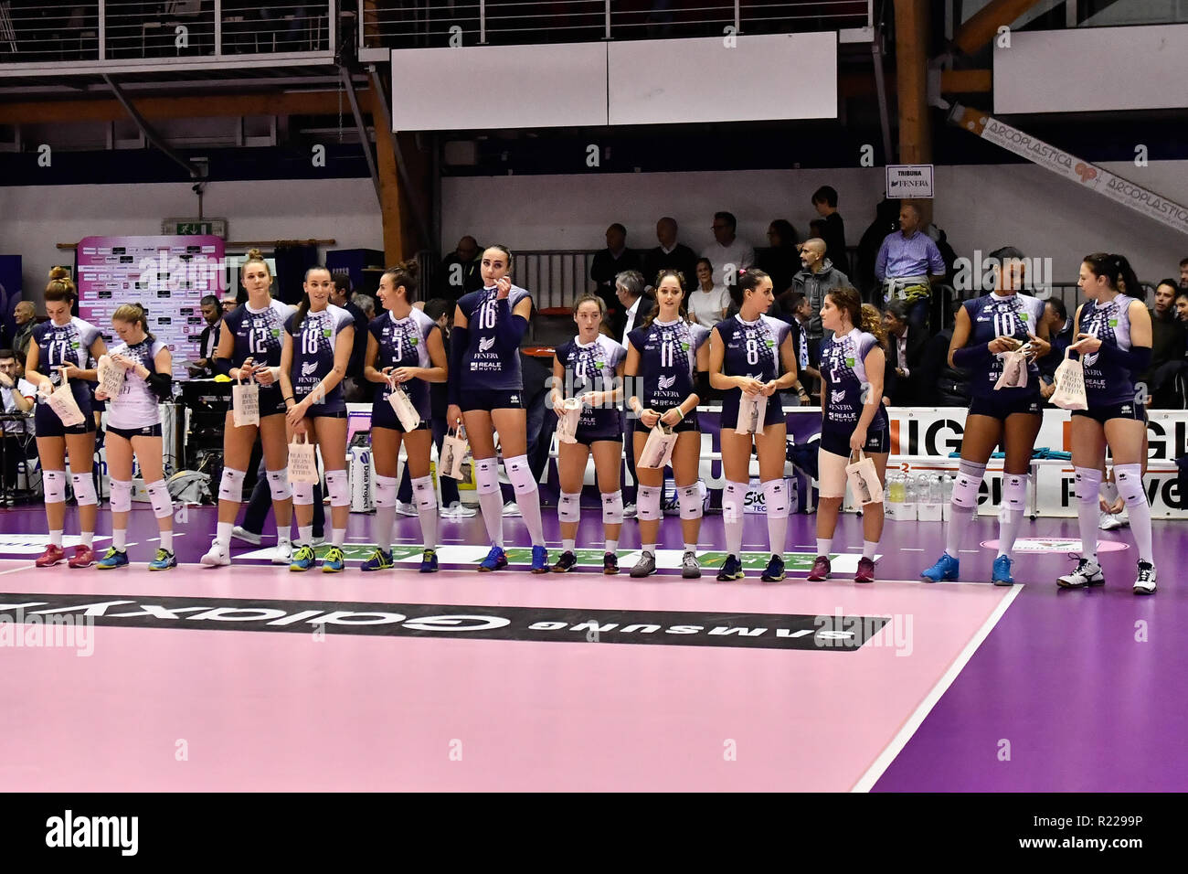 Chieri (Italie). 15 novembre, 2018. Au cours de la Serie A 2018/19 Samsung volley-ball match entre femme FENERA CHIERI VS UNET E-TRAVAIL ROMA à PalaFenera le 15 novembre, 2018 à Chieri (TO), Italie. Crédit : FABIO ANNEMASSE/Alamy Live News Banque D'Images