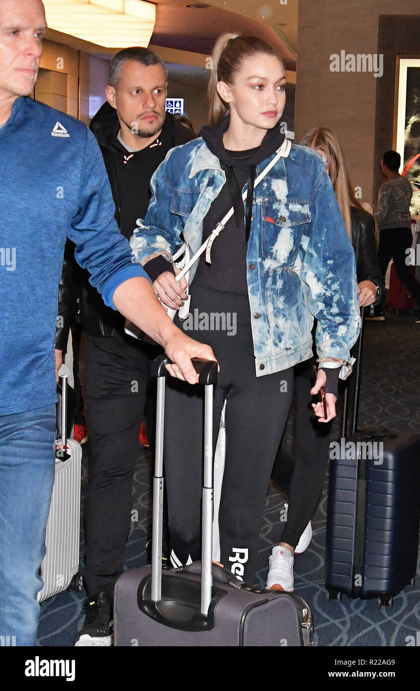 Gigi Hadid modèle est perçu au moment du départ à l'Aéroport International de Tokyo à Tokyo, Japon, le 14 novembre 2018. Credit : AFLO/Alamy Live News Banque D'Images