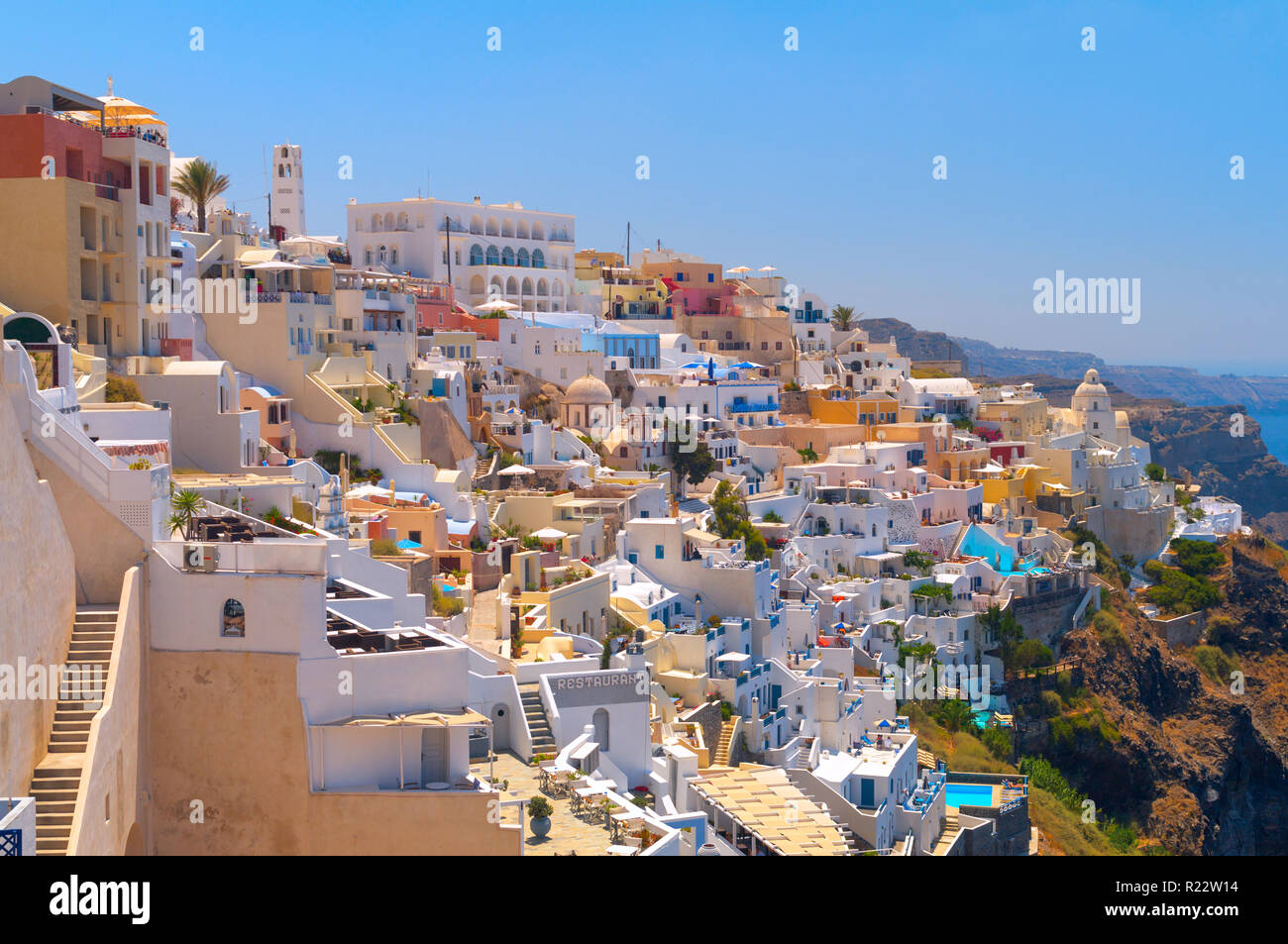 Beau village de Thira. L'île de Santorin, Grèce. Banque D'Images