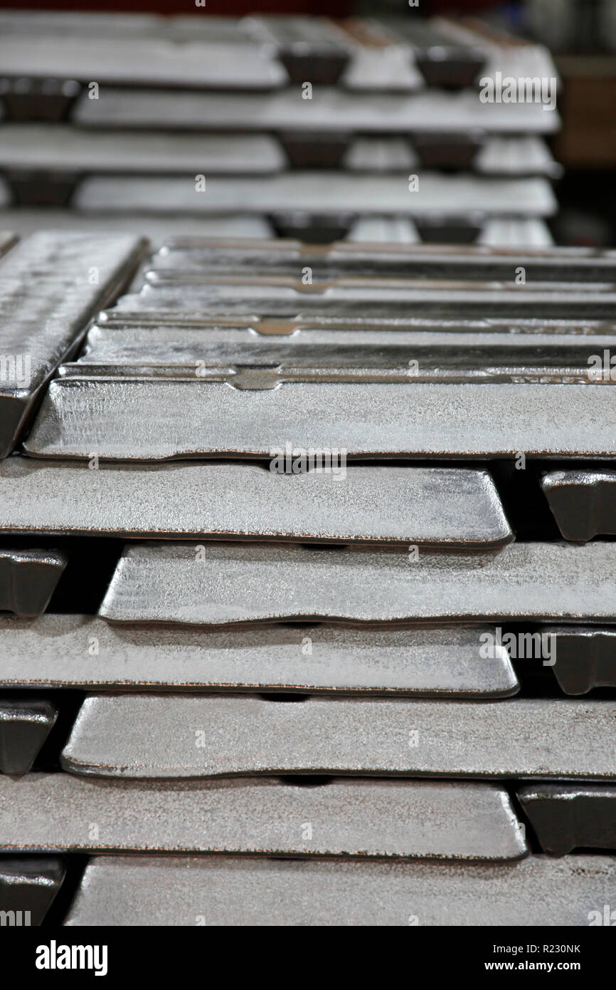 Pile de lingots d'aluminium Banque D'Images