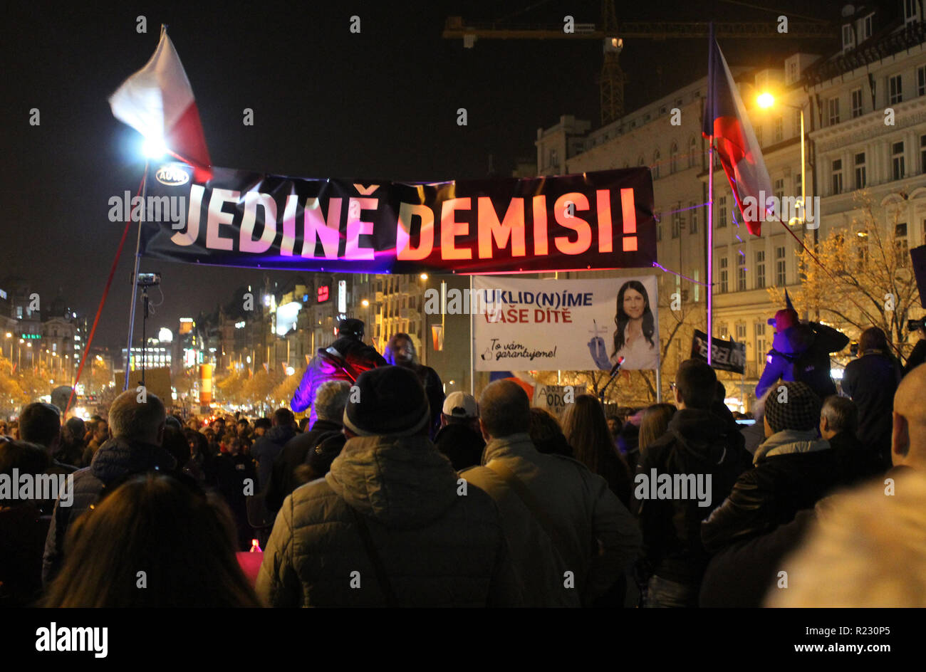 Des milliers de manifestants assister le Jeudi, Novembre 15, 2018, la Place Venceslas manifestation contre Andrej Babis de rester dans le gouvernement Banque D'Images