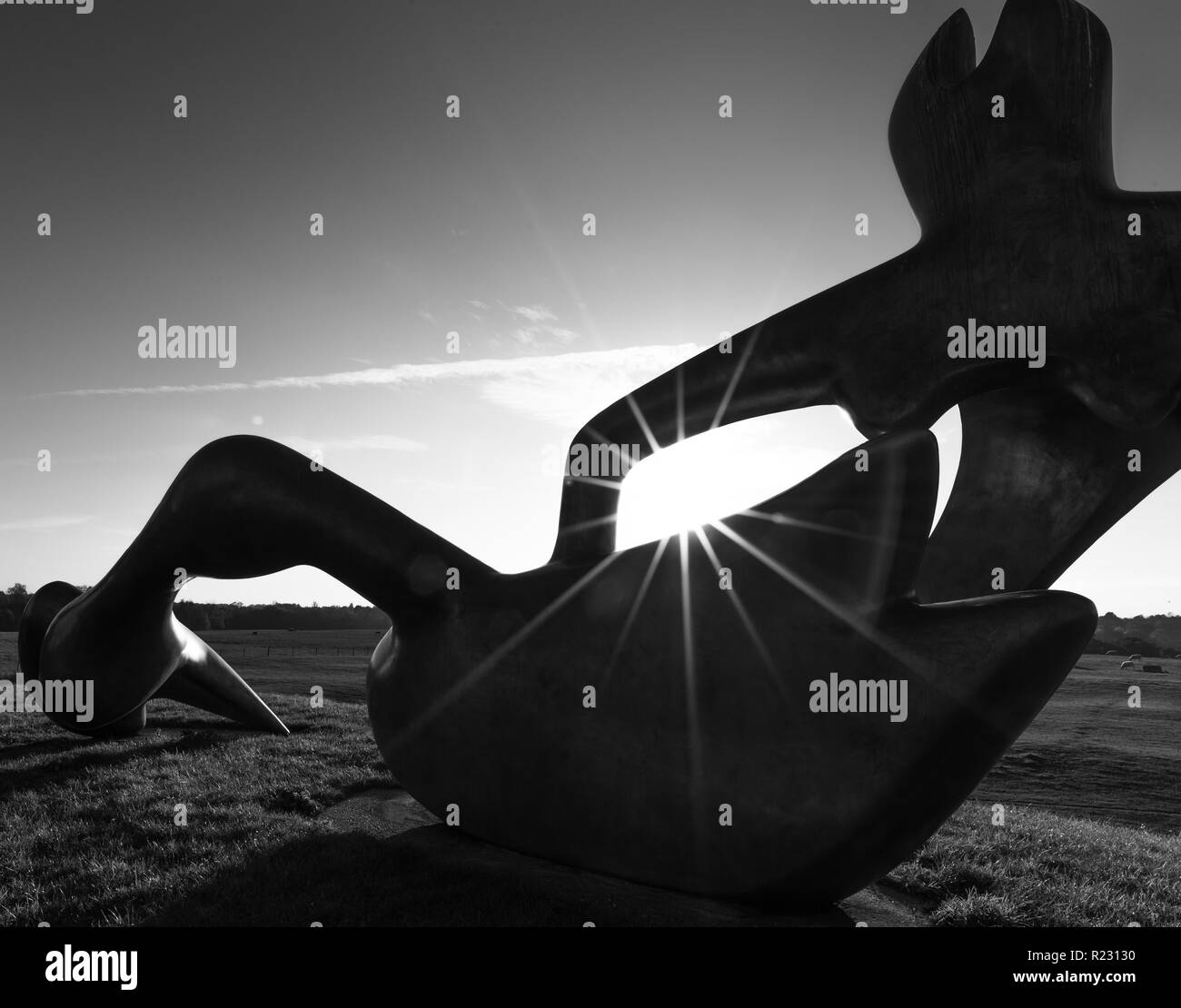 Henry Moore sculpture avec sun star. Banque D'Images