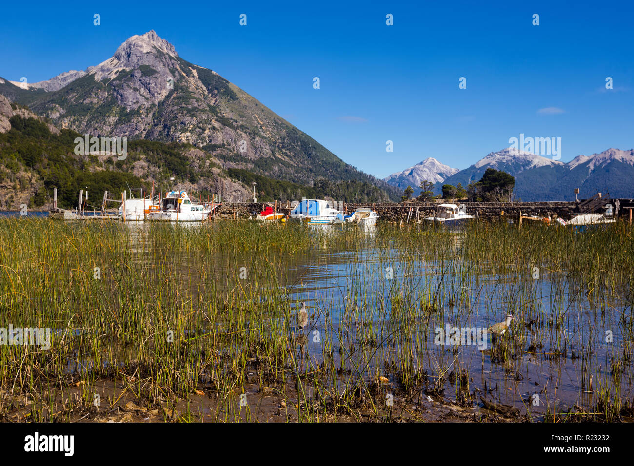 Vue sur les lacs de montagne Campanario et aux beaux jours, le Parc National Nahuel Huapi. San Carlos de Bariloche, Argentine, Patagonie Banque D'Images