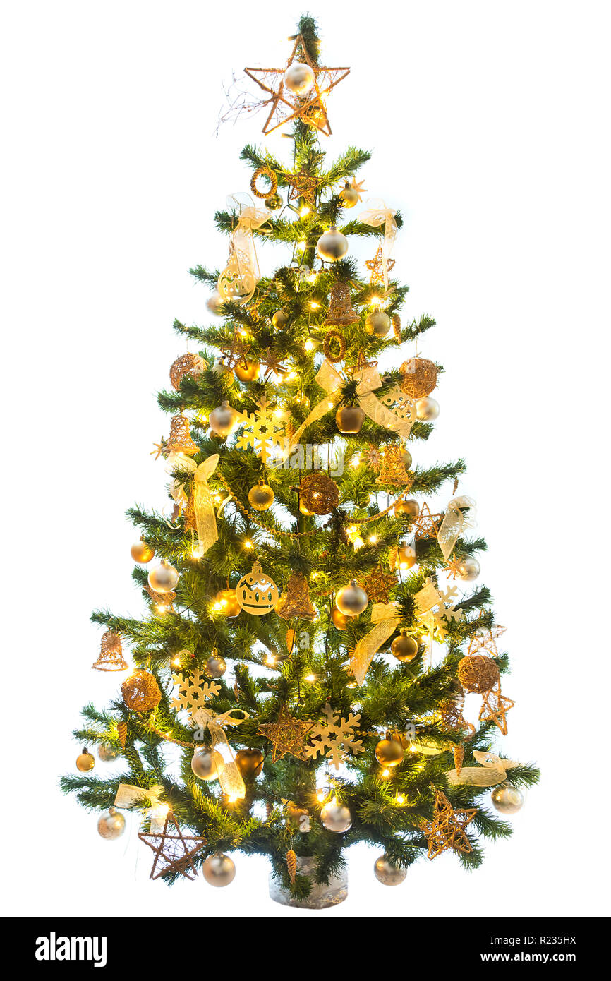 Arbre de Noël décoré de couleur d'or avec la lumière sur un fond blanc. Banque D'Images