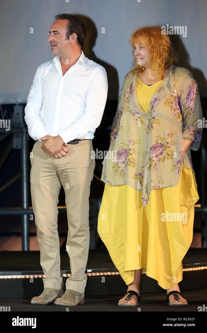 LOCARNO, SUISSE - Aug 11, 2018 : Jean Dujardin et Yolande Moreau à la "Je me sens bien" au Festival du Film de Locarno (ph : Mickael Chavet) Banque D'Images