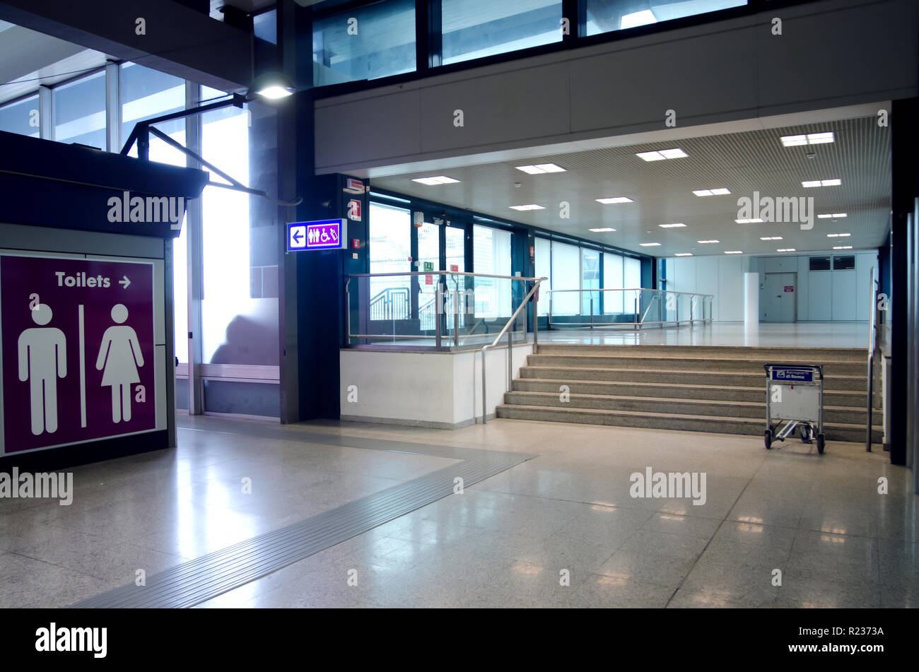 FCO Rome Fiumicino Leonardo da Vinci Airport Terminal interiors Banque D'Images