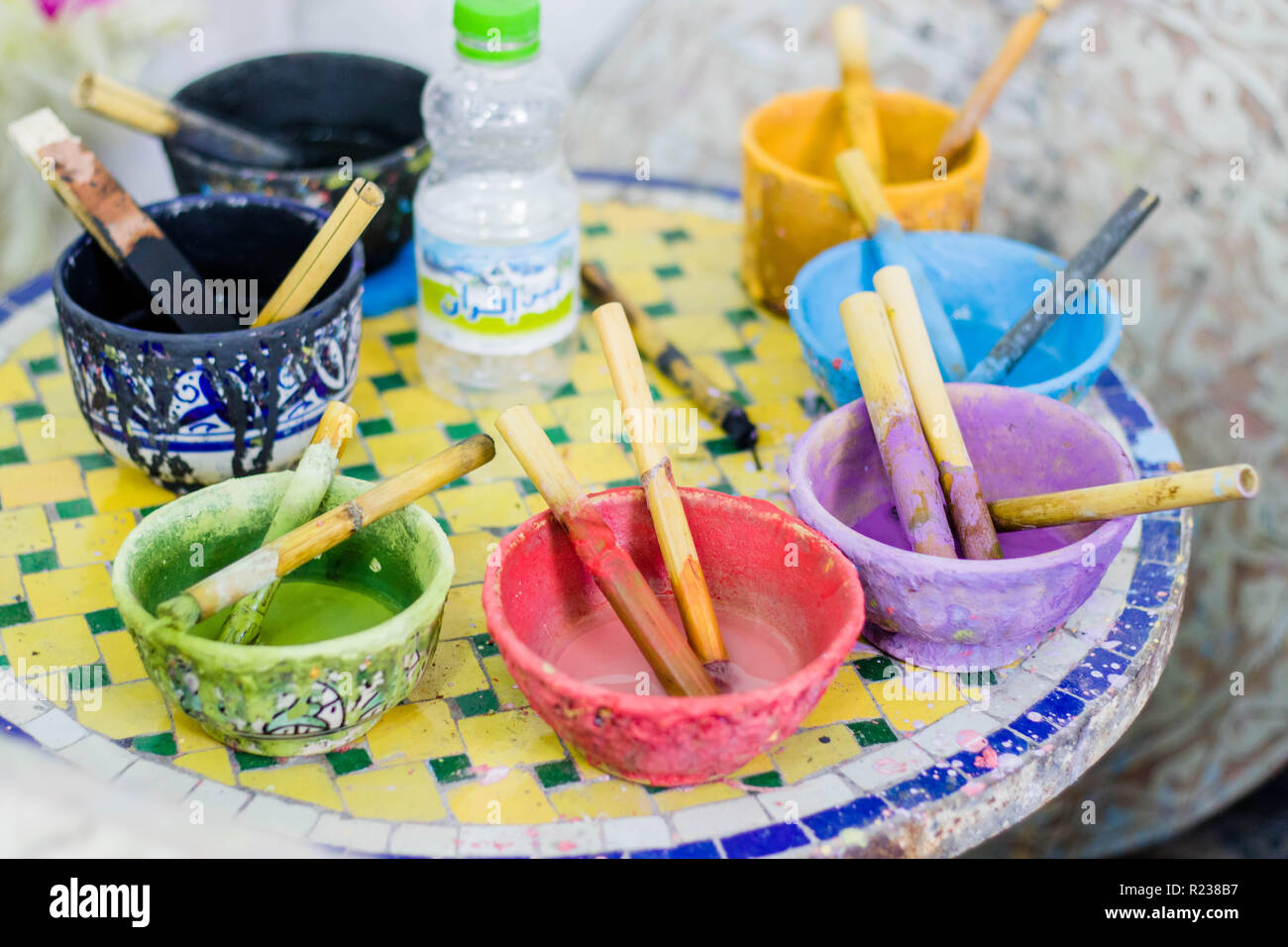 Des Couleurs Pour La Peinture En Céramique Usine De Poterie - 