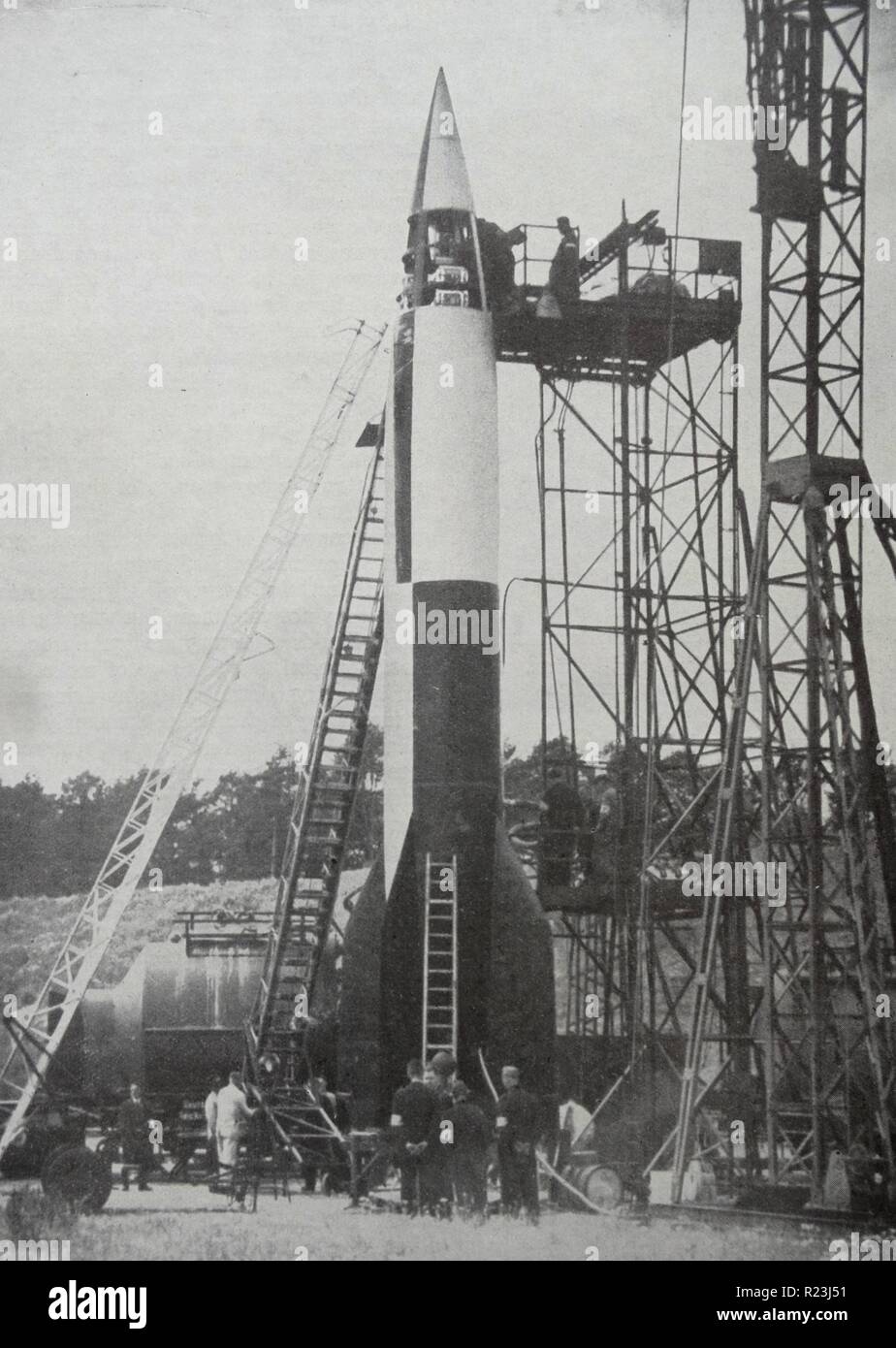 Le V-2 (allemand : Vergeltungswaffe 2, 'Retribution 2 Arme'), nom technique Aggregat-4 (A4), fut le premier long-range[4] de missiles balistiques. La fusée à propergol liquide a été développé pendant la Seconde Guerre mondiale en Allemagne comme un 'vengeance' d'armes nucléaires, conçus pour s'attaquer à des villes alliées 1942 Banque D'Images