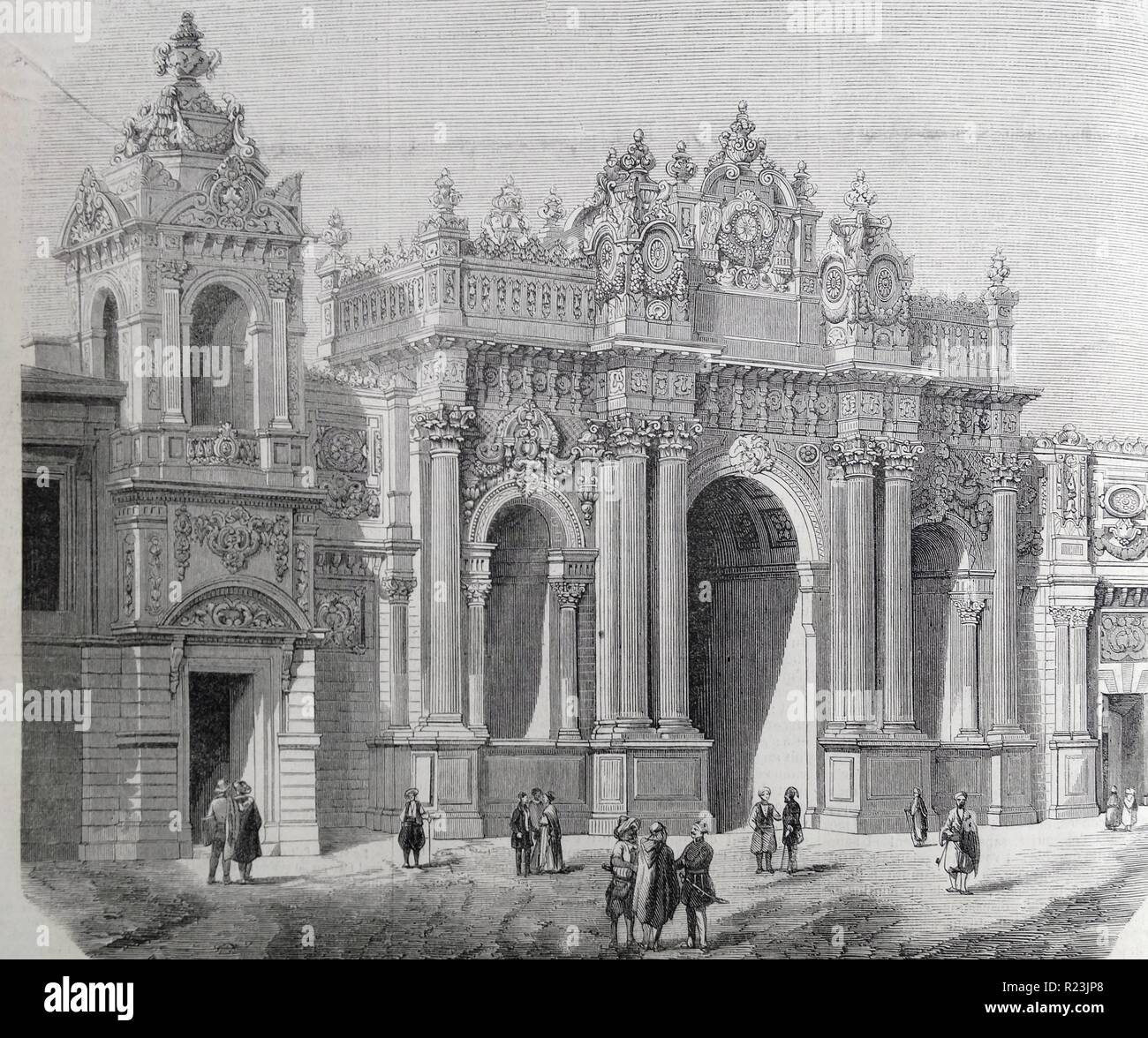 Porte monumentale du nouveau palais Sublevel Bakche - Construit pour le sultan turc ottoman, sur le Bosphore. Banque D'Images