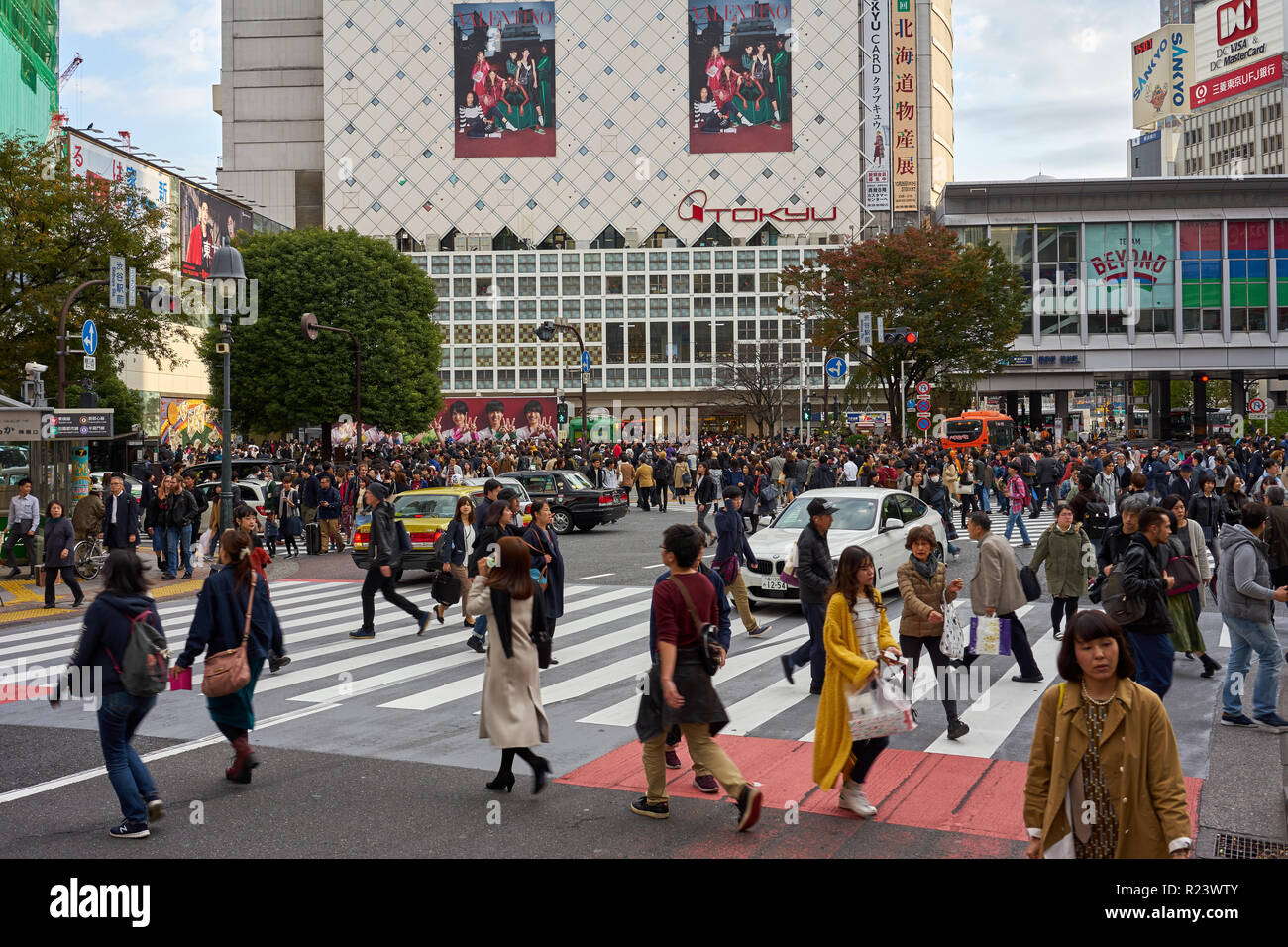 La foule marche sur le croisement de Shibuya, Tokyo, Japon, Asie Banque D'Images