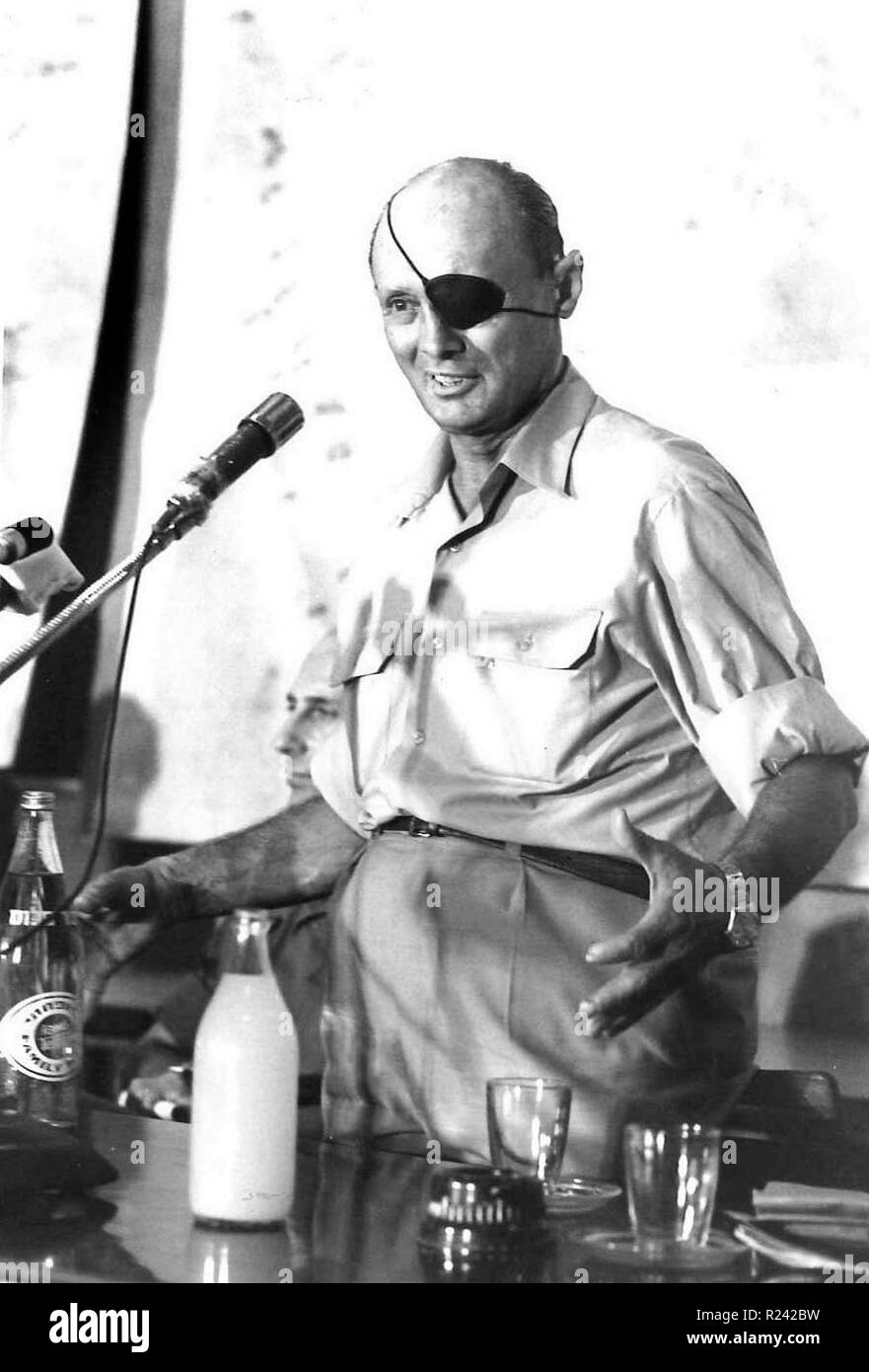 Moshe Dayan (1915-1981) Homme politique et chef de l'armée israélienne. Chef d'état-major des Forces de défense d'Israël (1953-1958). Le ministre de la défense pendant la Guerre des Six Jours Banque D'Images