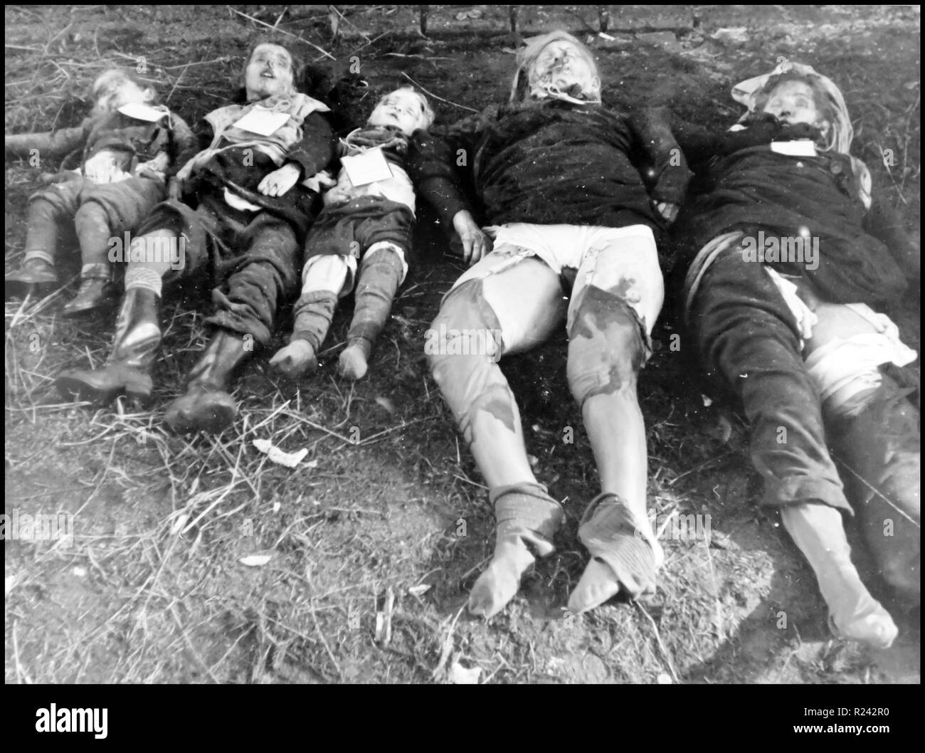 Les atrocités de la Seconde Guerre mondiale ; la famille Allemand tué par l'avancement de l'armée soviétique1945 Banque D'Images