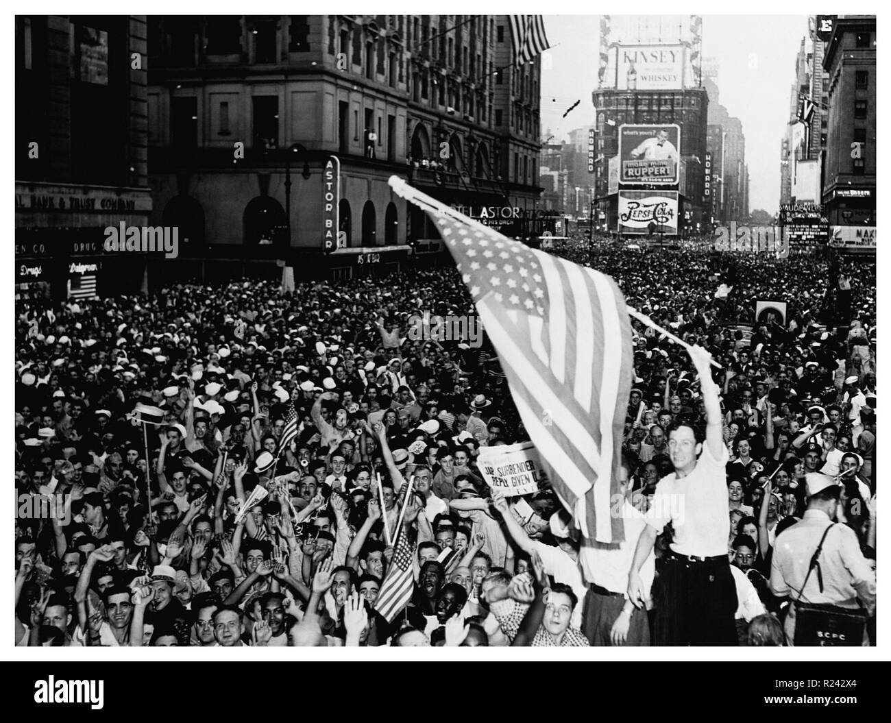 La ville de New York pour célébrer le Jour de la victoire à la fin de la seconde guerre mondiale au Japon 1945 Banque D'Images