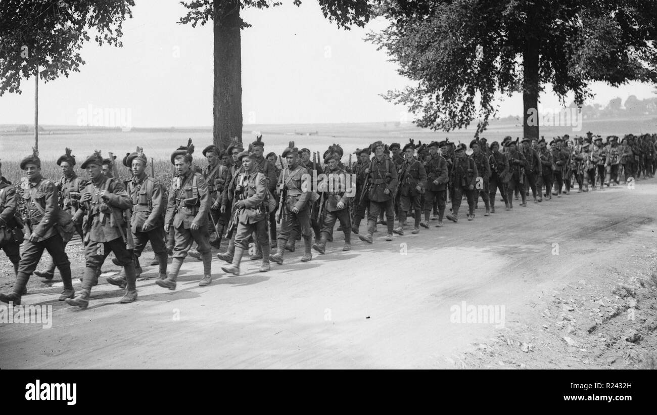 Le Nova Scotia Highlanders, marchant à travers la Belgique dans la Première Guerre mondiale 1914 Banque D'Images