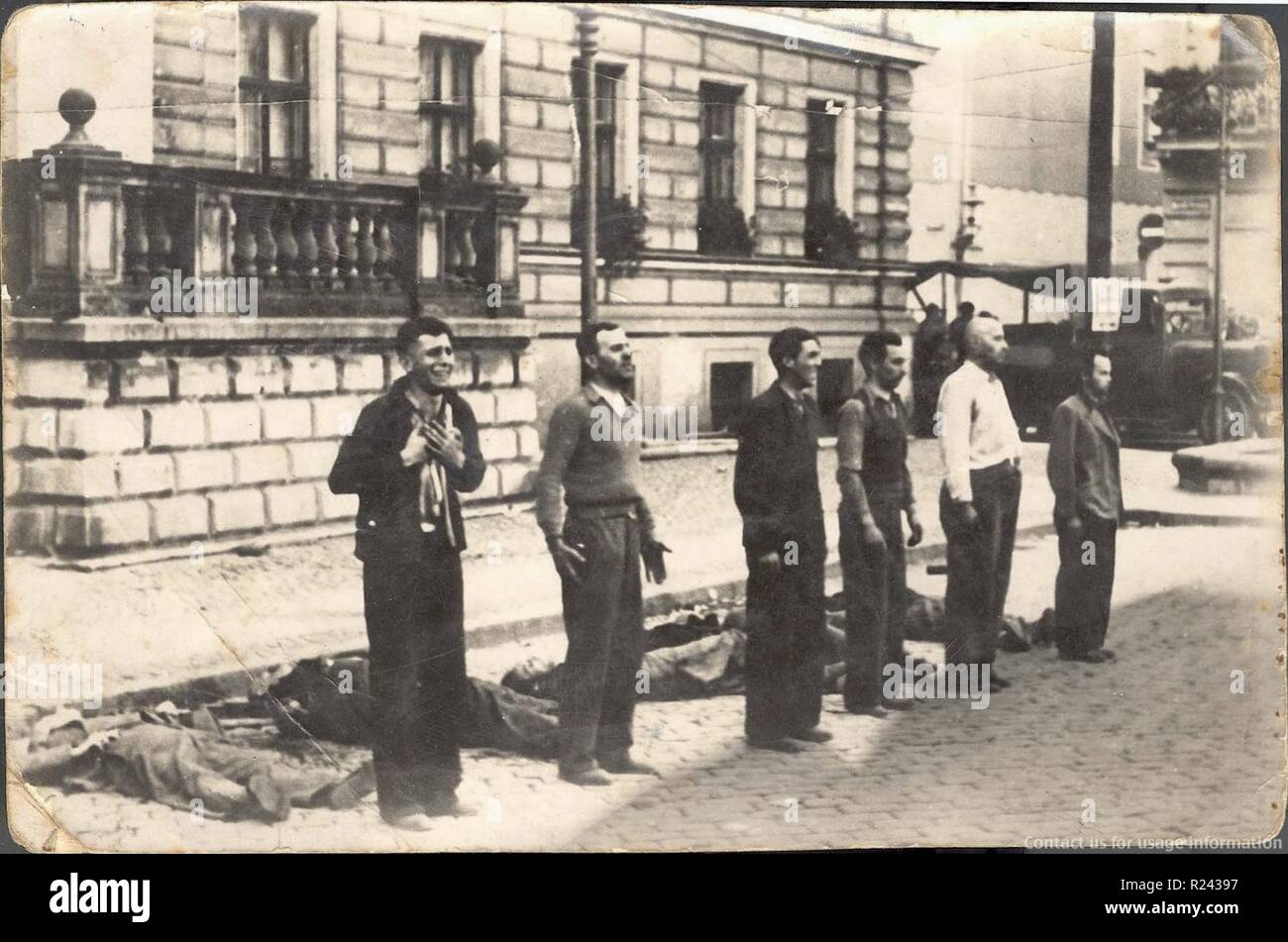 Face à la mort les différentes expressions de six civils polonais quelques instants avant la mort par peloton d'exécution, après l'invasion nazie de la Pologne au début de la seconde guerre mondiale, 1939 Banque D'Images