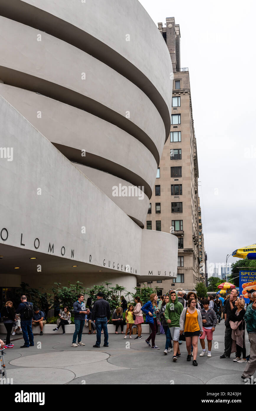 La ville de New York, USA - Le 23 juin 2018 : Le Musée Solomon R. Guggenheim d'art moderne et contemporain conçu par Frank Lloyd Wright Banque D'Images