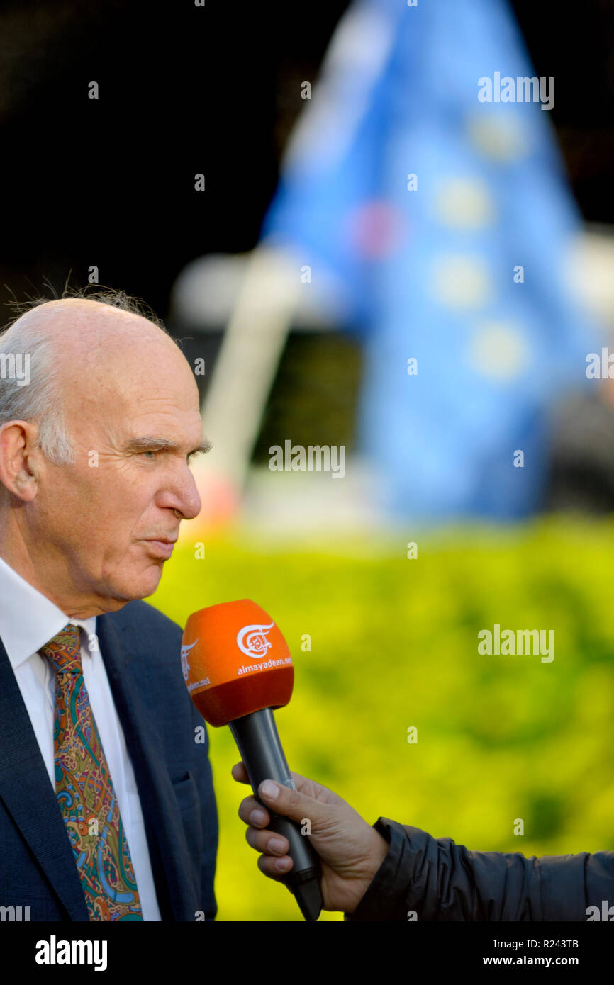 Sir Vince Cable MP (Leader, Lib Dems) interviewé par Al Mayadeen Actualités Le Parlement examine Brexit Greenas Collège, 14 novembre 2018. Banque D'Images