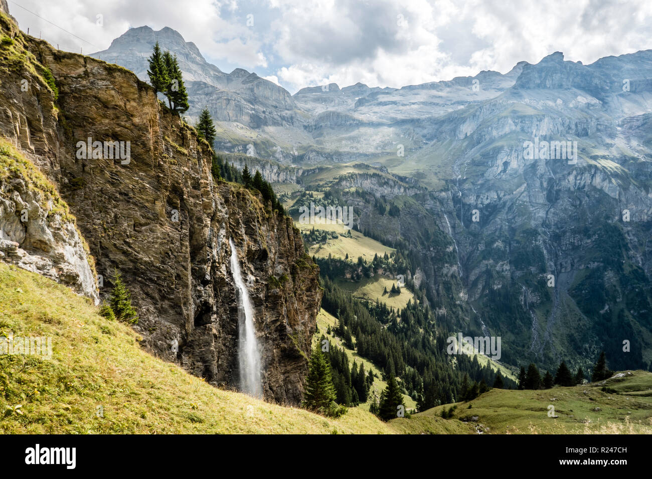 Cascade dans les Alpes suisses, la randonnée dans la vallée de kiental, Suisse Banque D'Images