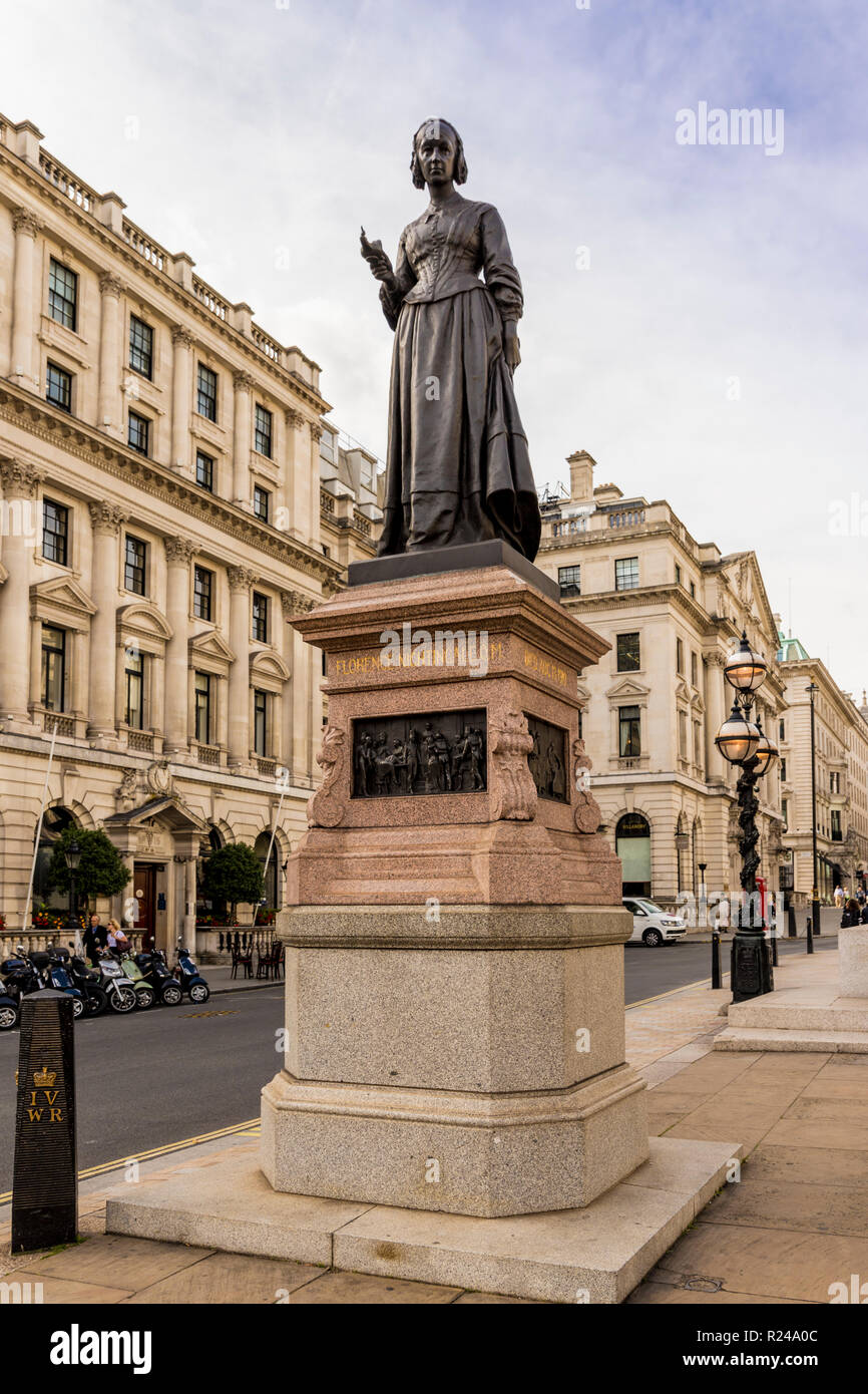 La statue de Florence Nightingale, Waterloo Place, St James, Londres, Angleterre, Royaume-Uni, Europe Banque D'Images