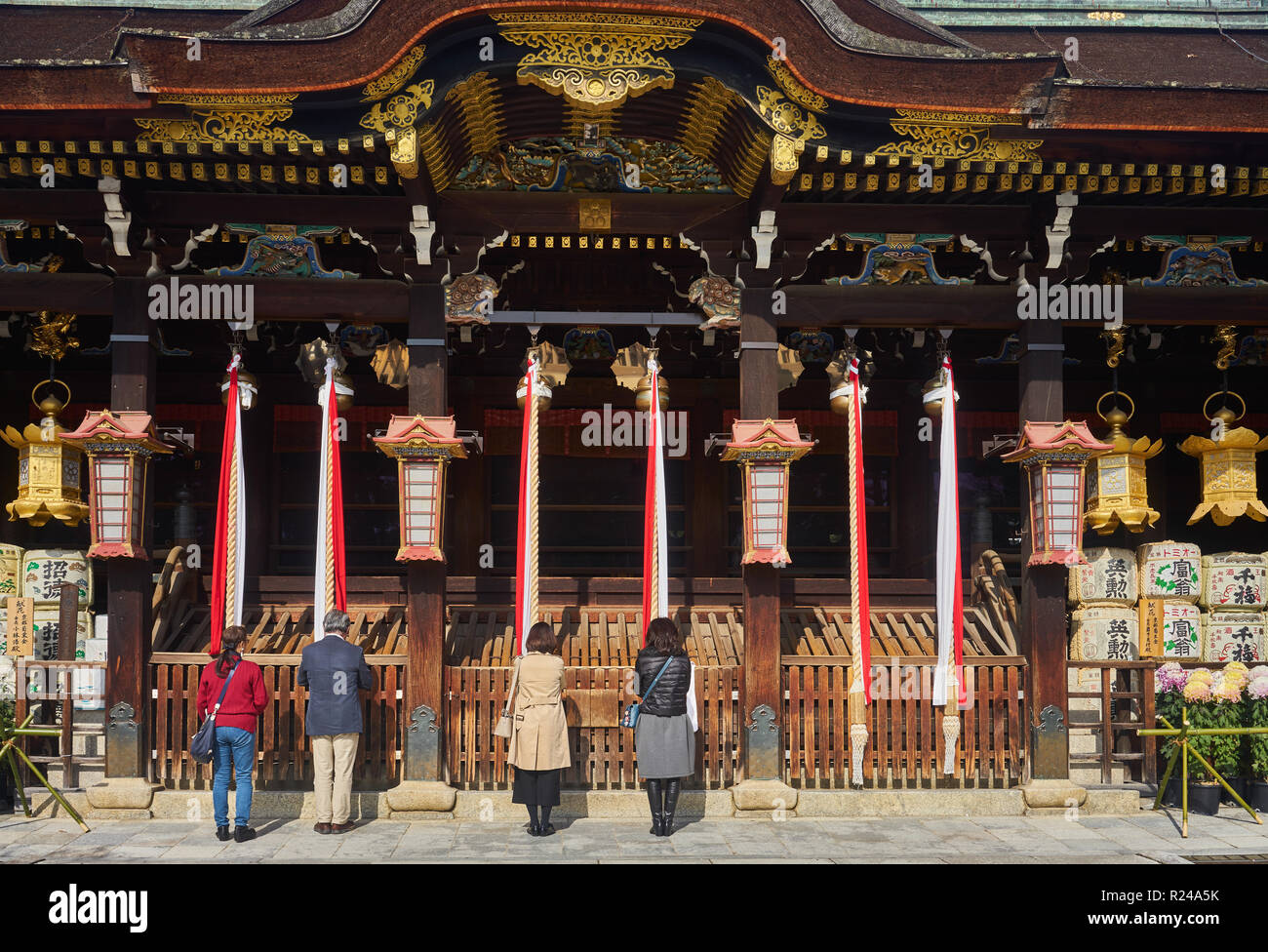 Les gens priaient à Kitano Tenmangu Shrine, Kyoto, Japon, Asie Banque D'Images