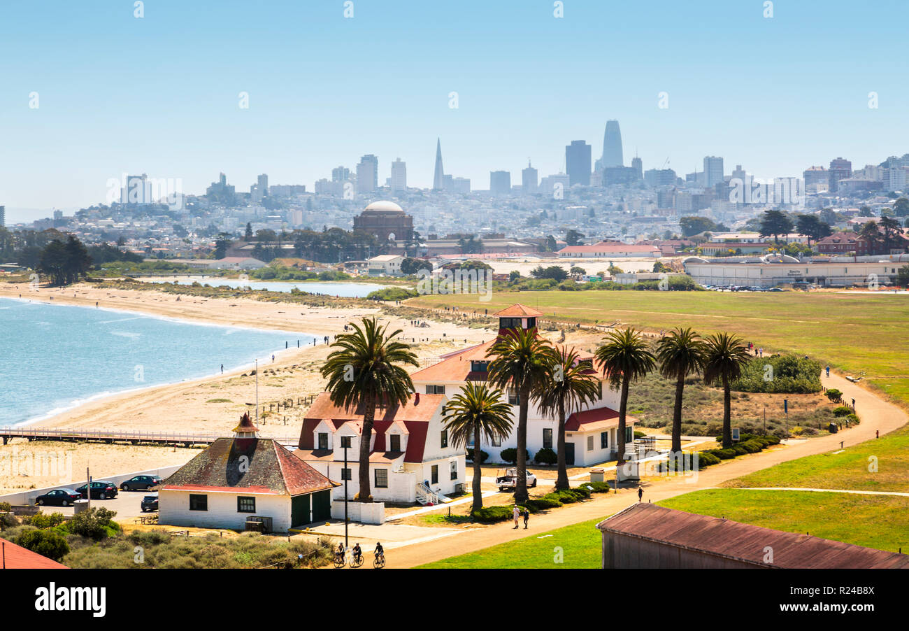 Crissy Field East Beach et skyline de San Francisco, Californie, États-Unis d'Amérique, Amérique du Nord Banque D'Images