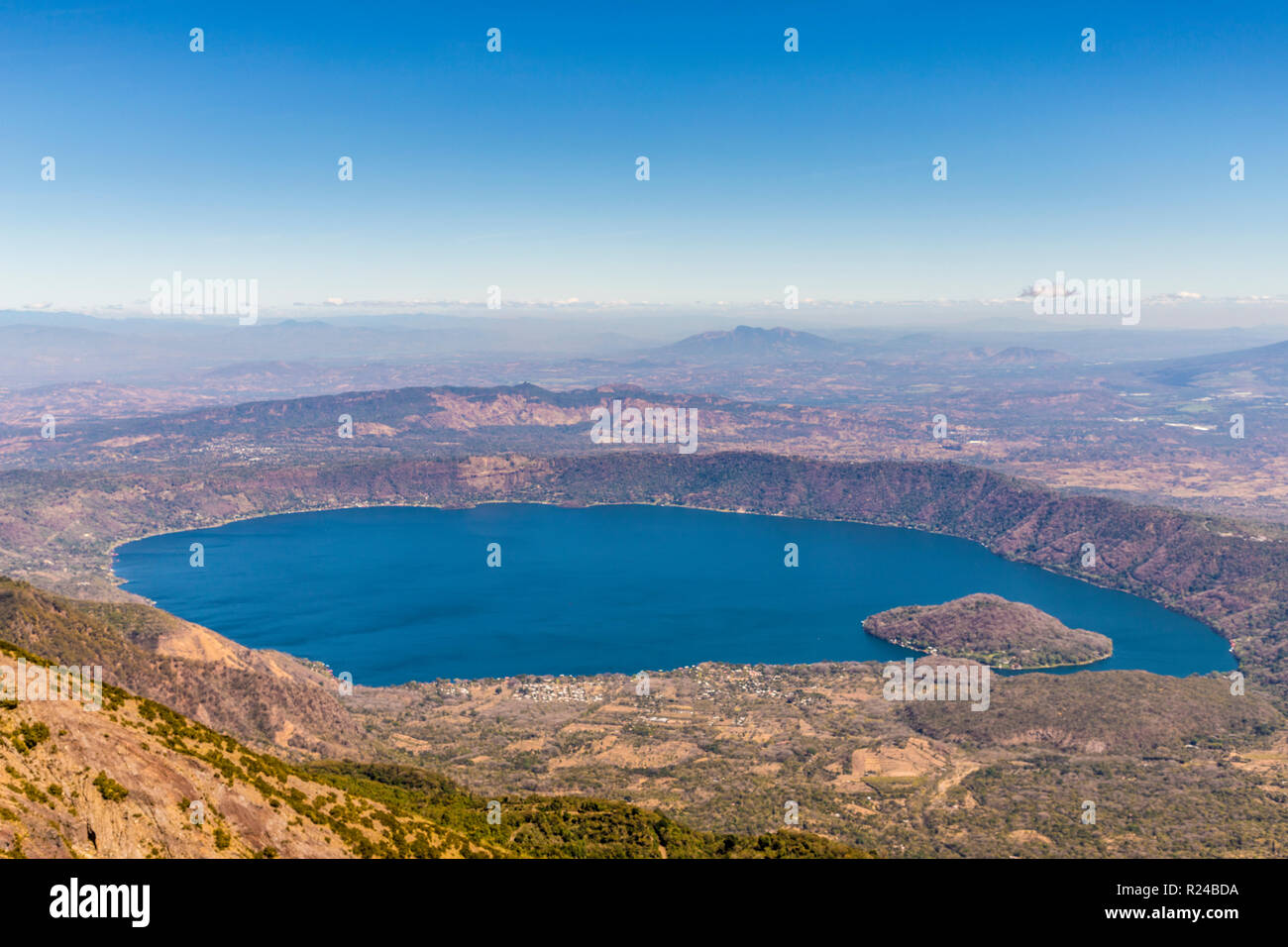 Une vue sur le lac Coatepeque à Santa Ana, El Salvador, l'Amérique centrale Banque D'Images