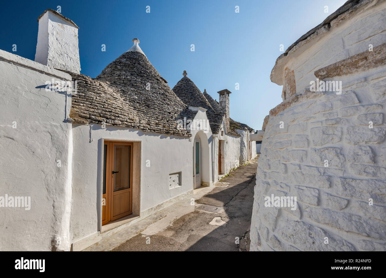 Maisons trulli coniques dans le rione Aia Piccola district de Alberobello, Pouilles, Italie Banque D'Images