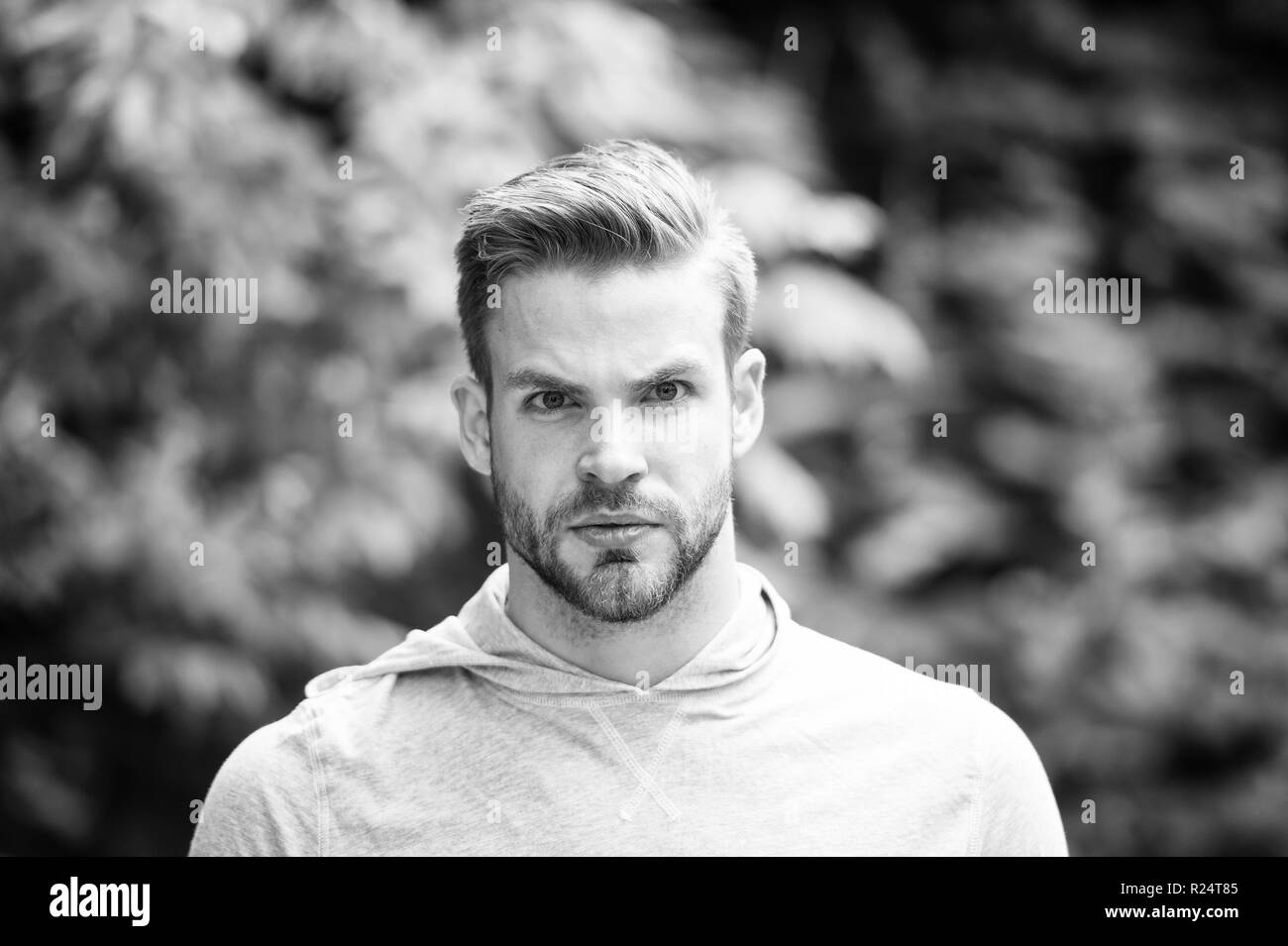 Barbe Macho Avec Sur La Face Non Rase Sur Paysage Naturel Homme Barbu Avec Regard Serieux Sur L Air Frais Prendre Une Pause Dans Un Style Decontracte Beau Sportif Photo Stock Alamy Barbe Macho Avec Sur La Face Non Rase Sur Paysage Naturel Homme Barbu Avec Regard Serieux Sur L Air Frais Prendre Une Pause Dans Un Style Decontracte Beau Sportif Photo Stock Alamy