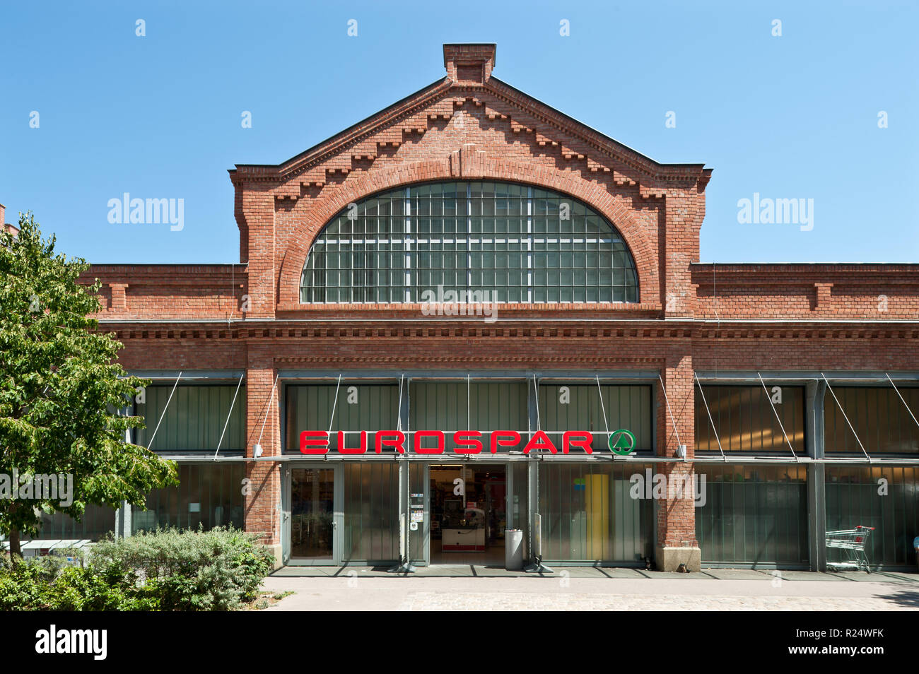 Die Remise Währing, Kreuzgasse ist eine guinée, denkmalgeschützte Remise der Wiener Linien. Der Gebäudekomplex befindet sich im Bezirksteil Währing Banque D'Images