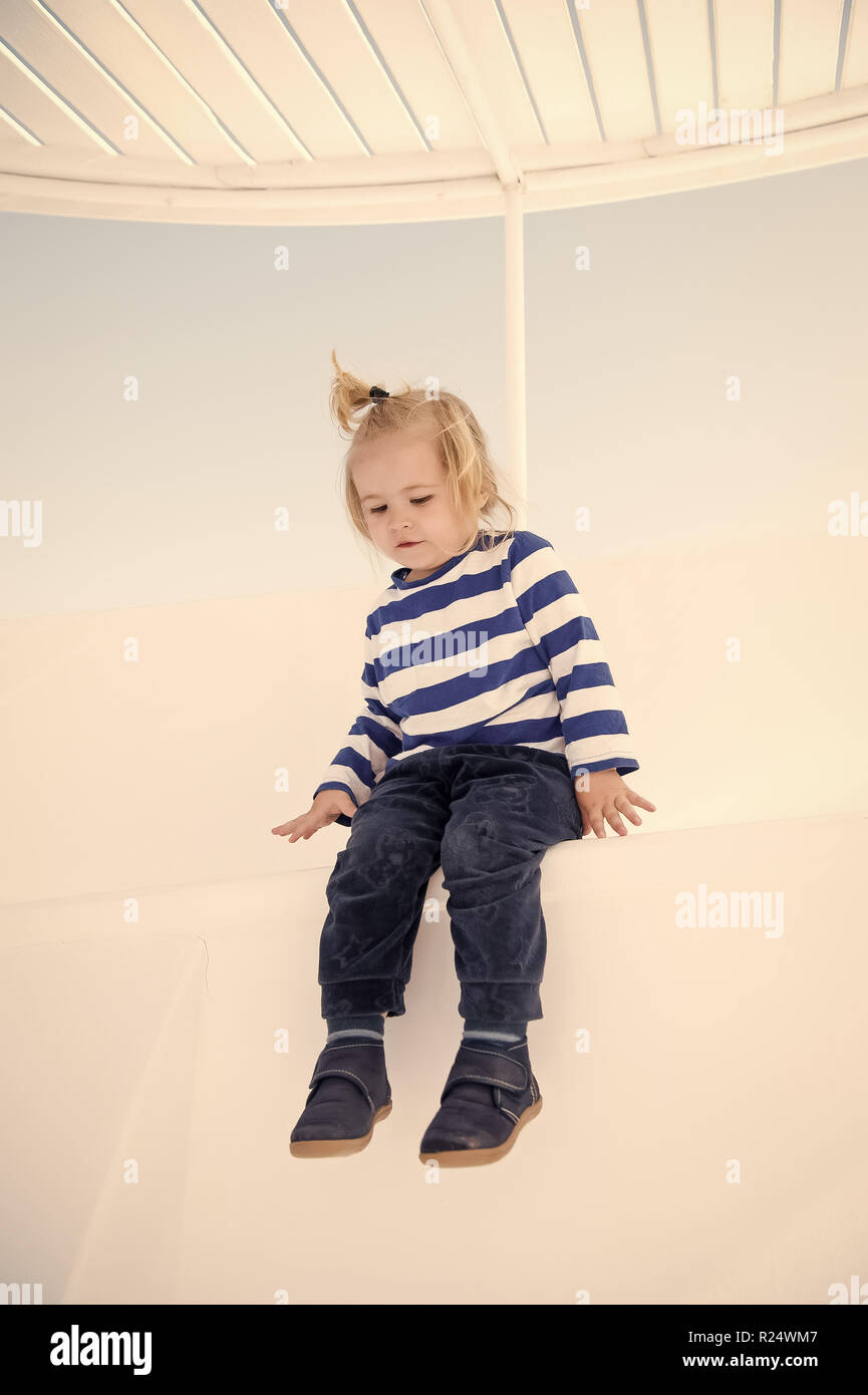 Petit Garcon A La Mode Bebe Ou Enfant Mignon Avec Des Cheveux Blonds Dans Mode Marine Depouille Et Elegant Chemise Pantalon Bleu Sur Le Bateau Terrasse Sur Fond Blanc Photo Stock Petit Garcon A La Mode Bebe Ou Enfant Mignon Avec Des Cheveux Blonds Dans Mode Marine Depouille Et Elegant Chemise Pantalon Bleu Sur Le Bateau Terrasse Sur Fond Blanc Photo Stock