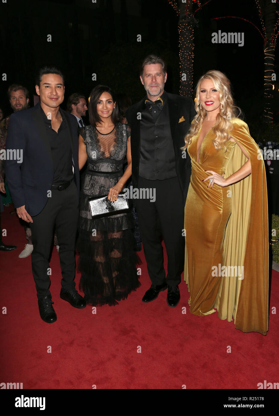 Los Angeles, CA, USA. 15 Nov, 2018. Mario Lopez, Courtney Lopez, Slade Smiley et Gretchen Rossi lors de la cérémonie au cours de la 3e édition du Gala de la Fondation Chien Vanderpump hébergé par Lisa Vanderpump au complexe culturel de Taglyan à Los Angeles, Californie le 15 novembre 2018. Credit : Faye Sadou/media/Alamy Punch Live News Banque D'Images