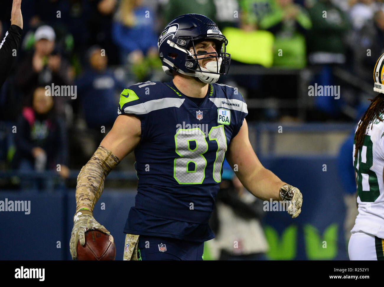 Seattle, Washington, USA. 15 Nov, 2018. Seahawk NICK VANNET (81) lors d'un match de la NFL entre les Seattle Seahawks et les Packers de Green Bay. Le jeu a été joué au siècle Lien Field à Seattle, WA. Crédit : Jeff Halstead/ZUMA/Alamy Fil Live News Banque D'Images