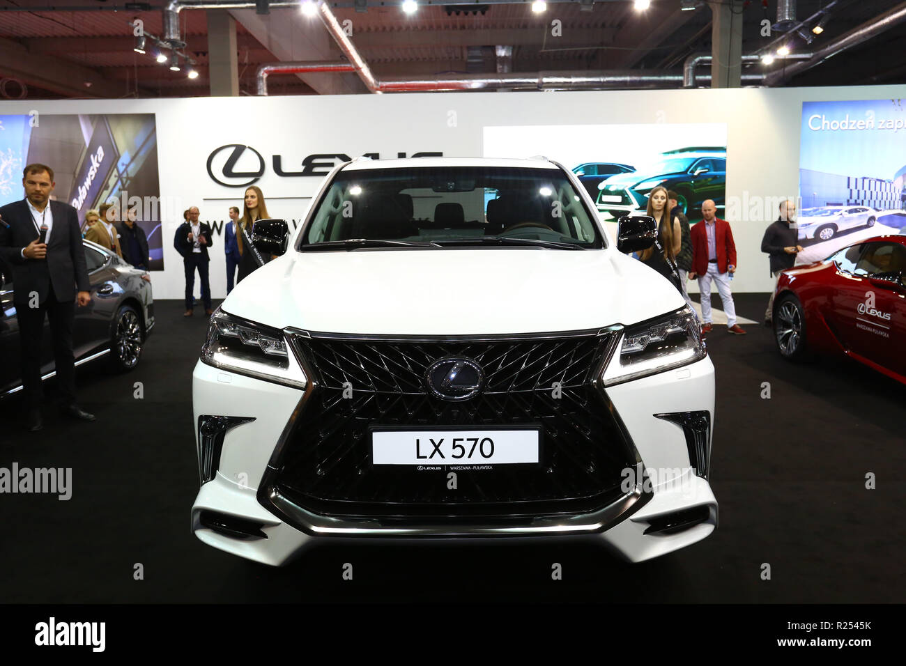 Nadarzyn, Pologne, 16 Novembre 2018 : Lexus présente les modèles de voiture à Varsovie le Salon de l'automobile. Credit : Jake Ratz/Alamy Live News Banque D'Images