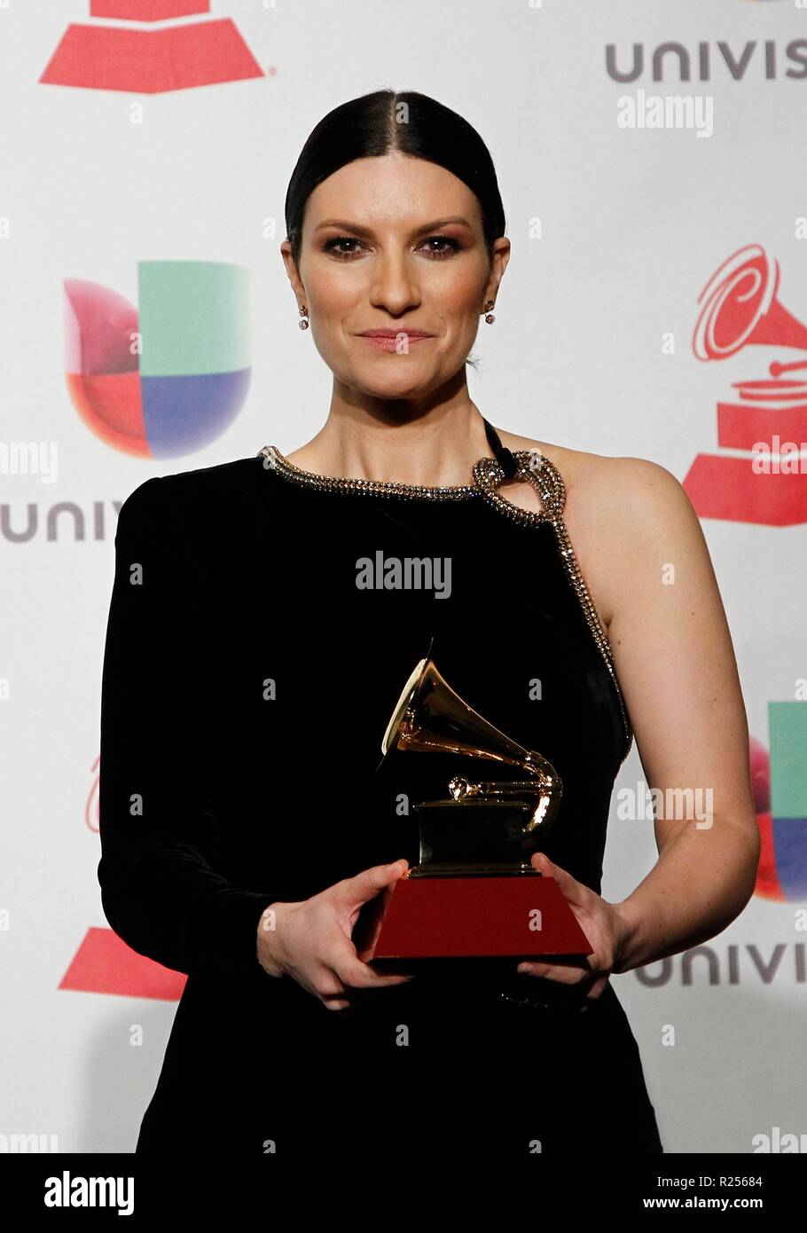 Las Vegas, NV, USA. 15 Nov, 2018. Laura Pausini (Meilleur album pop vocal traditionnel) dans la salle de presse pour la 19e édition Latin Grammy Awards - Salle de presse, MGM Grand Garden Arena, Las Vegas, NV le 15 novembre 2018. Credit : JA/Everett Collection/Alamy Live News Banque D'Images