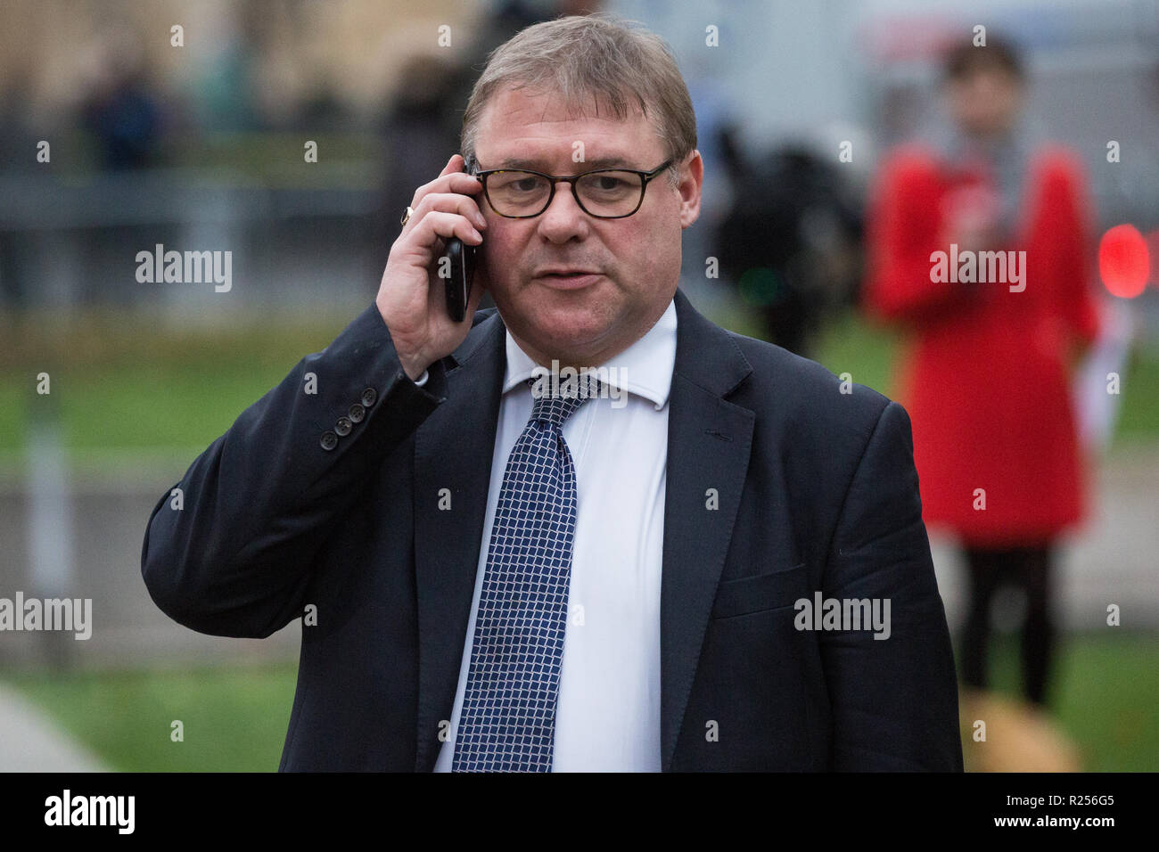 Londres, Royaume-Uni. Le 16 novembre, 2018. Mark Francois, député conservateur d'Wickford, Rayleigh et apparaît sur College Green à Westminster que l'incertitude continue autour de la survie du premier ministre Theresa May's Gouvernement et le nombre de lettres de censure présentées à la Commission 1922. Banque D'Images
