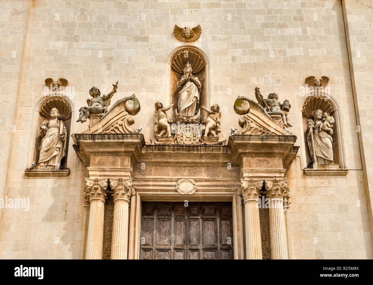 Portail de l'église Chiesa Madre (mère) aka Église Saints Pierre et Paul, 1633, de style Baroque, dans Galatina, Pouilles, Italie Banque D'Images