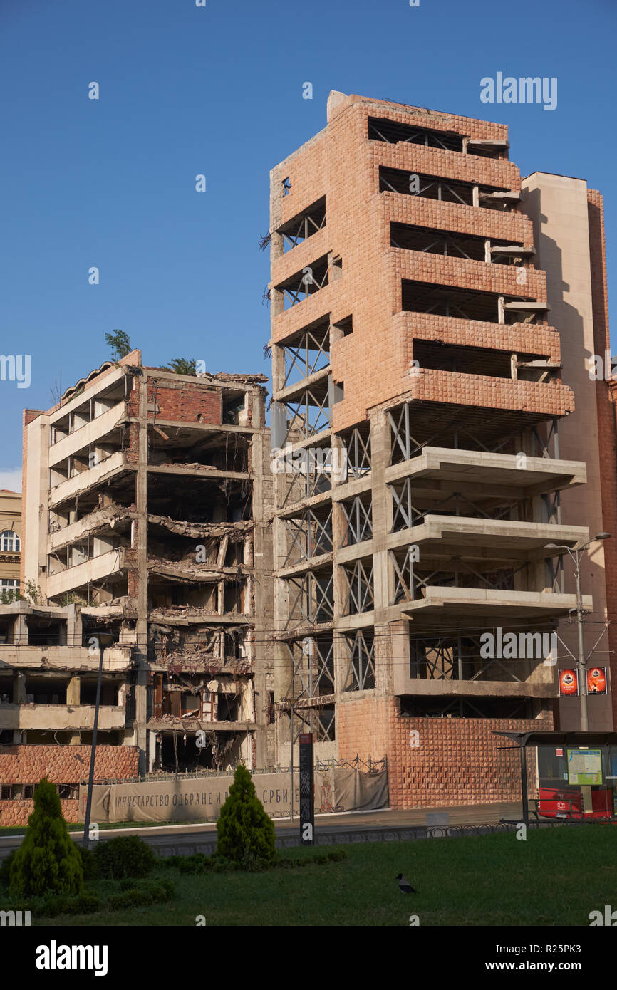 L'endommagé bâtiment Ministère de la Défense, Belgrade, Serbie, a été bombardée par l'aviation de l'OTAN pendant la guerre du Kosovo en 1999. Banque D'Images
