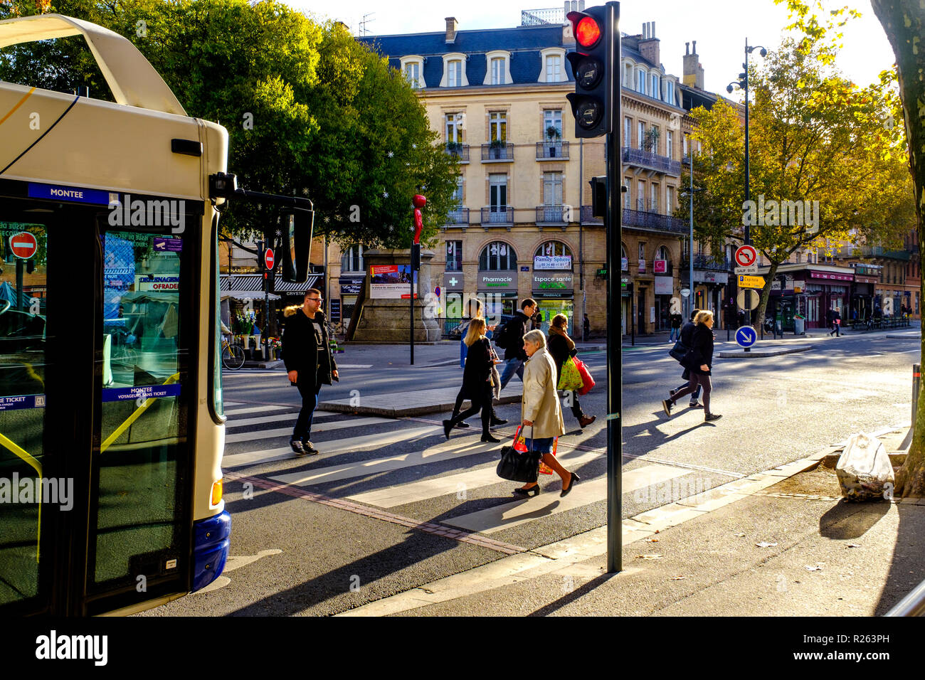 Scène de rue dans le Boulevard de Strasbourg, Toulouse, France Banque D'Images