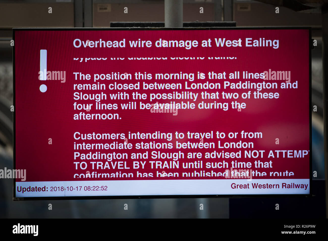 Les passagers ferroviaires font face à d'importantes perturbations suite aux dommages des câbles d'alimentation dans la zone d'Ealing. Tous les Great Western Railway (GWR) trains entre Paddington et Slough sont annulés et les services entre Paddington et l'aéroport de Heathrow sont également à l'arrêt. Avec : Atmosphère, voir Où : London, Royaume-Uni Quand : 17 Oct 2018 Credit : Wheatley/WENN Banque D'Images