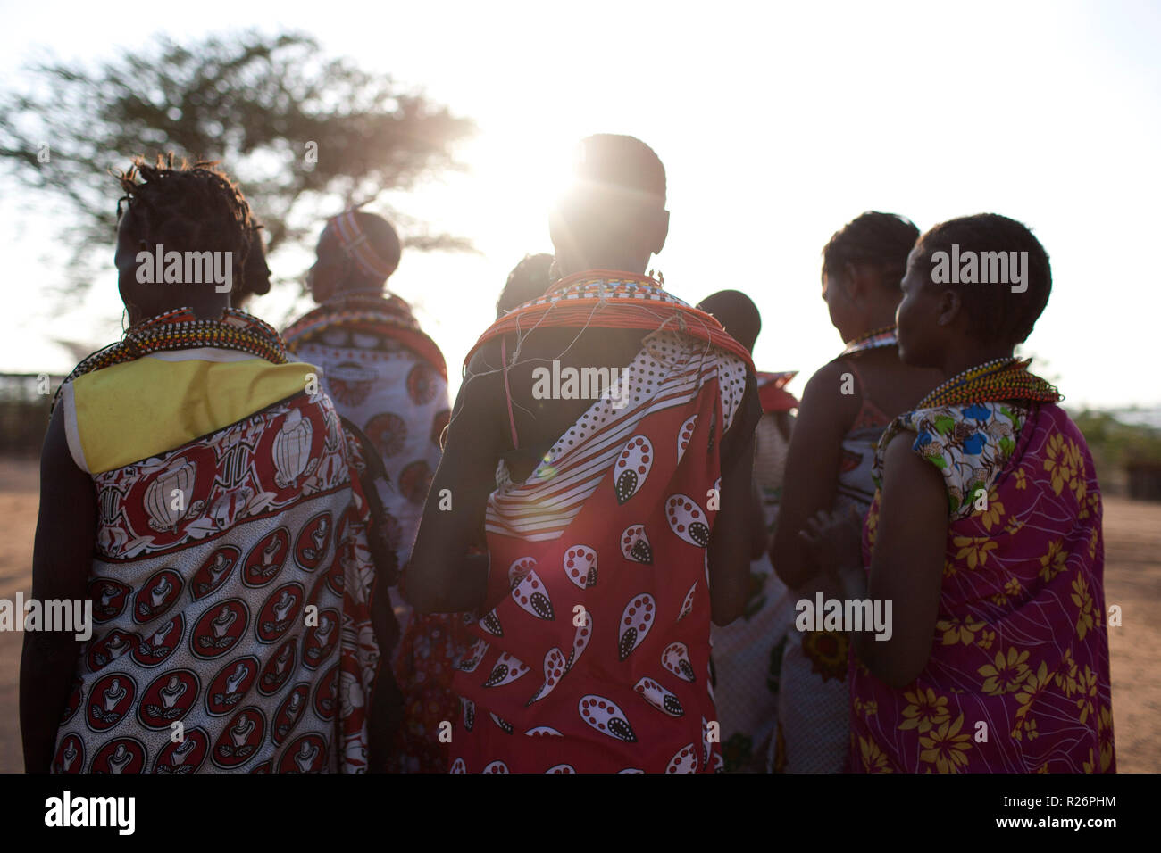 Les femmes sont considérées dans Umoja, un village uniquement les femmes à Samburu, Kenya, le 5 septembre 2012. Banque D'Images