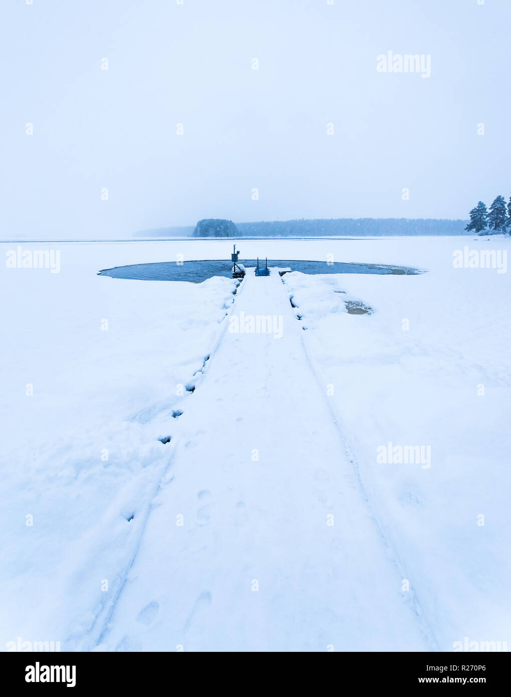 Lieu de baignade de glace de Kuhmo (Finlande). Banque D'Images