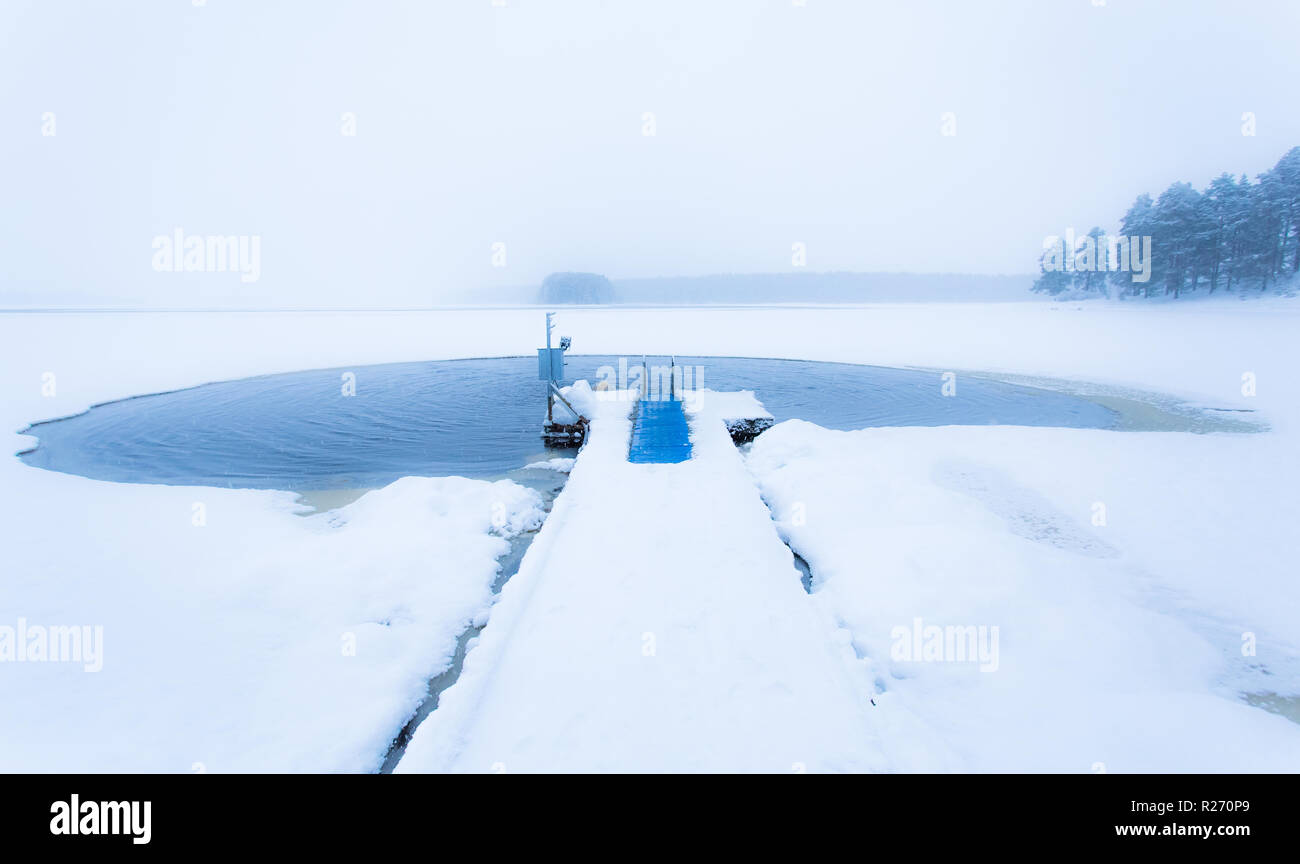 Lieu de baignade de glace de Kuhmo (Finlande). Banque D'Images