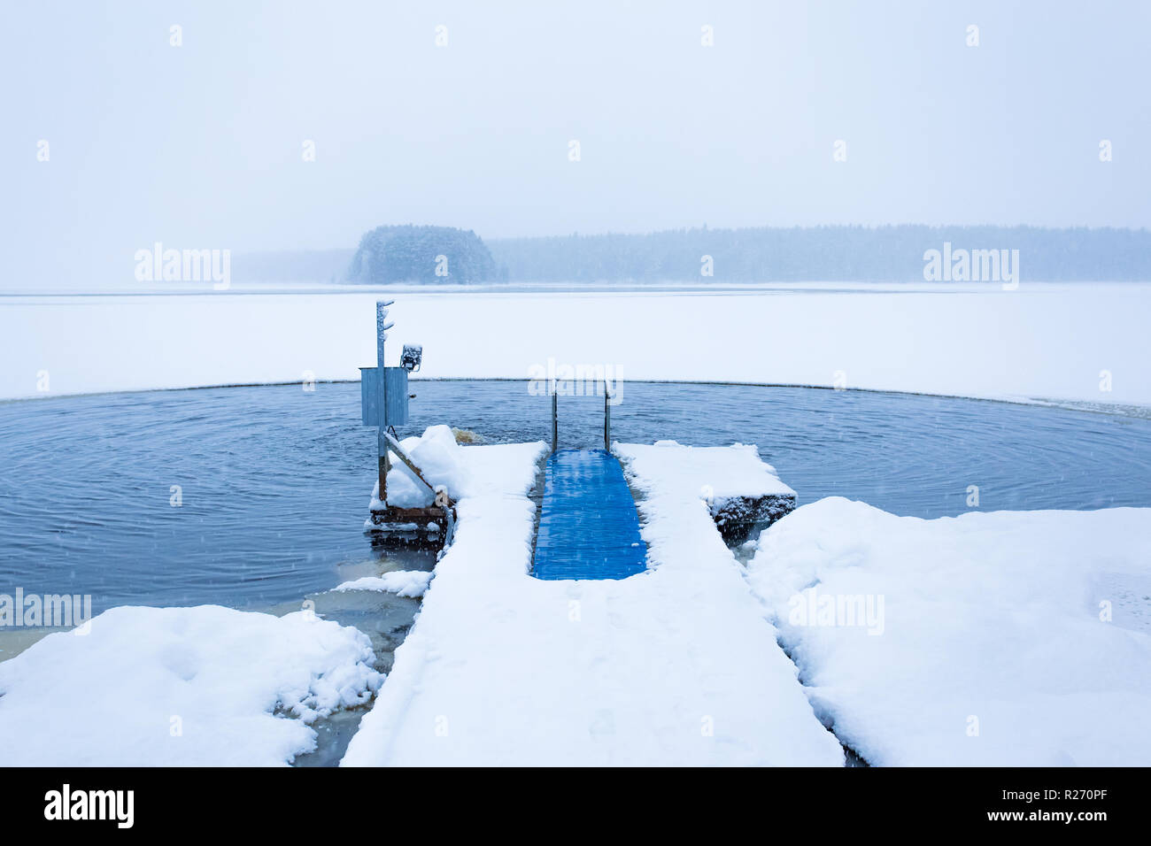 Lieu de baignade de glace de Kuhmo (Finlande). Banque D'Images